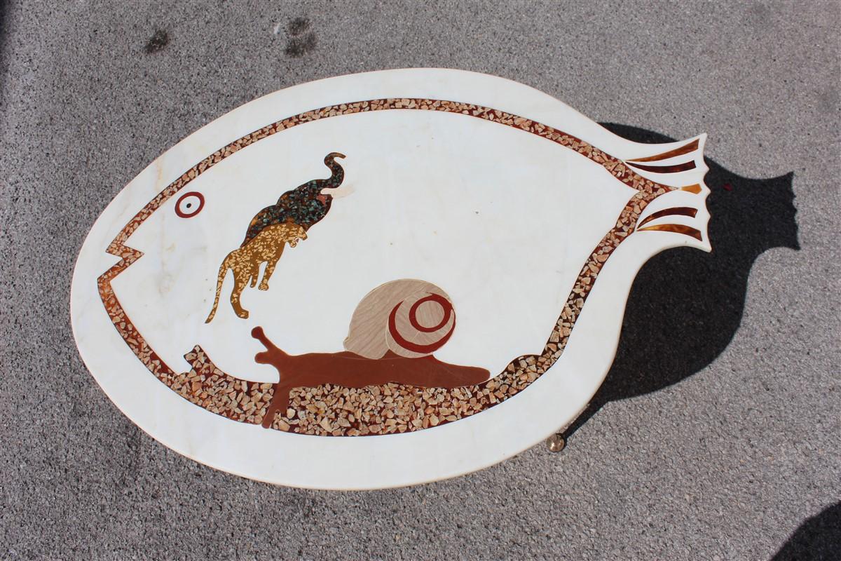 Midcentury Italian Design Coffee Table with Golden Brass Marble Inlaid Fish In Good Condition In Palermo, Sicily