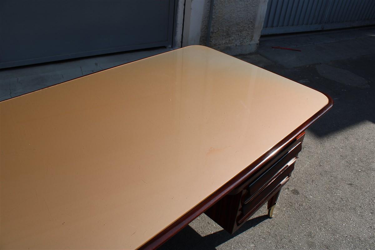 Midcentury Italian Design Desk Vittorio Dassi Mahogany Brass Feet Glass Top In Good Condition In Palermo, Sicily