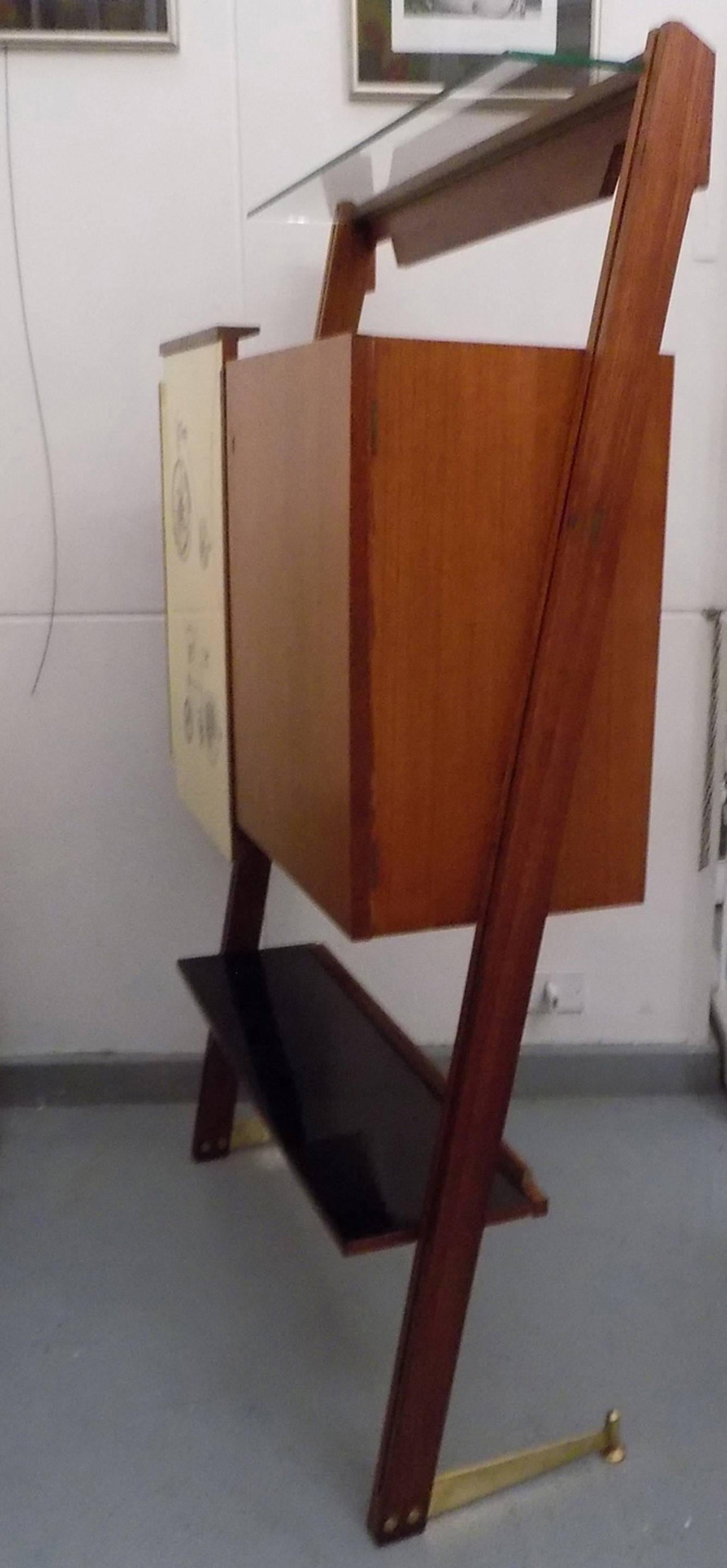 Midcentury Italian Design Fornasetti Style Bar Cabinet in Oak and Yellow Formica In Good Condition In Naples, IT