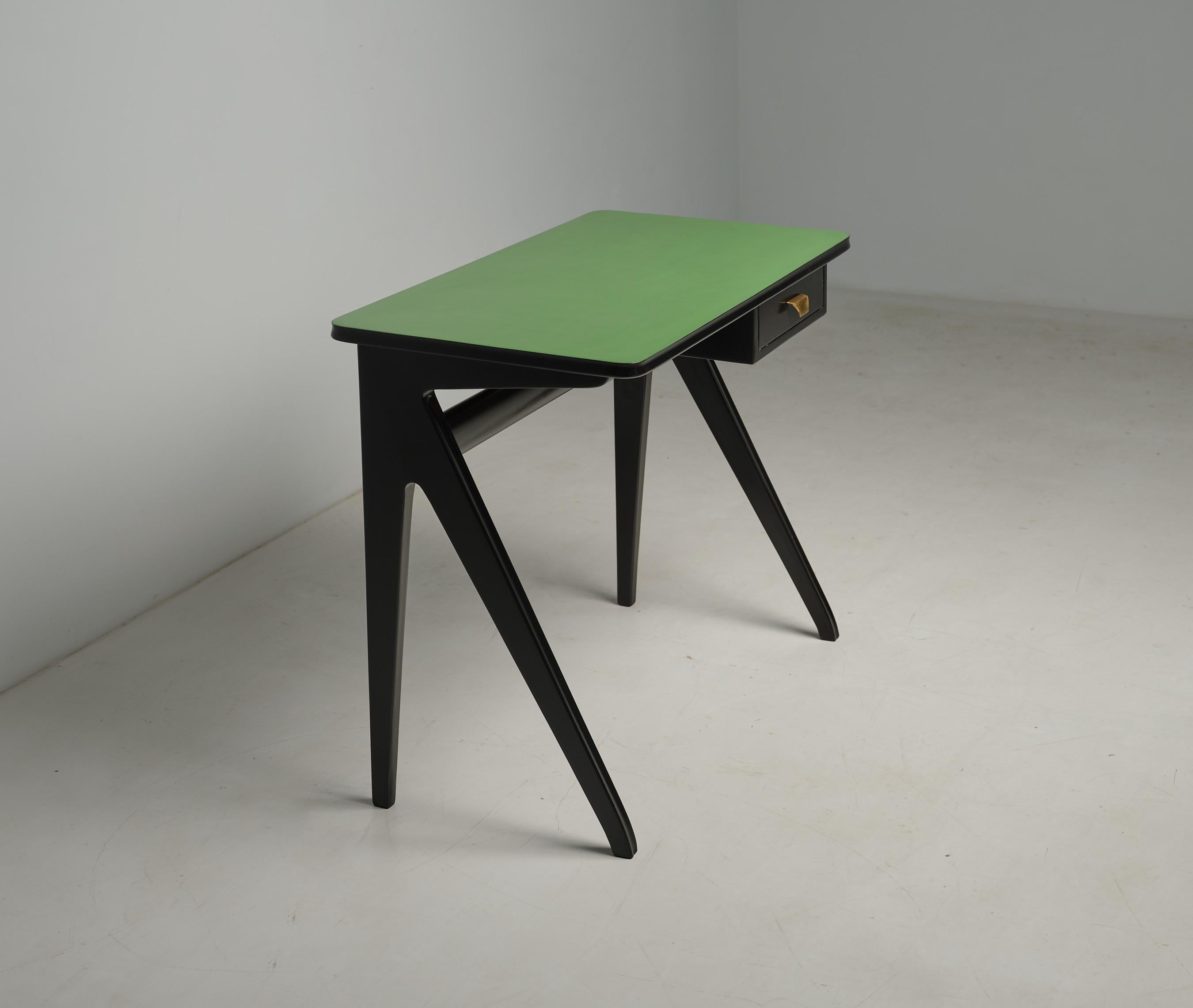 Mid-Century Italian Desk, 1950s, Fully Restored with Shellac Finish In Good Condition For Sale In Rome, IT