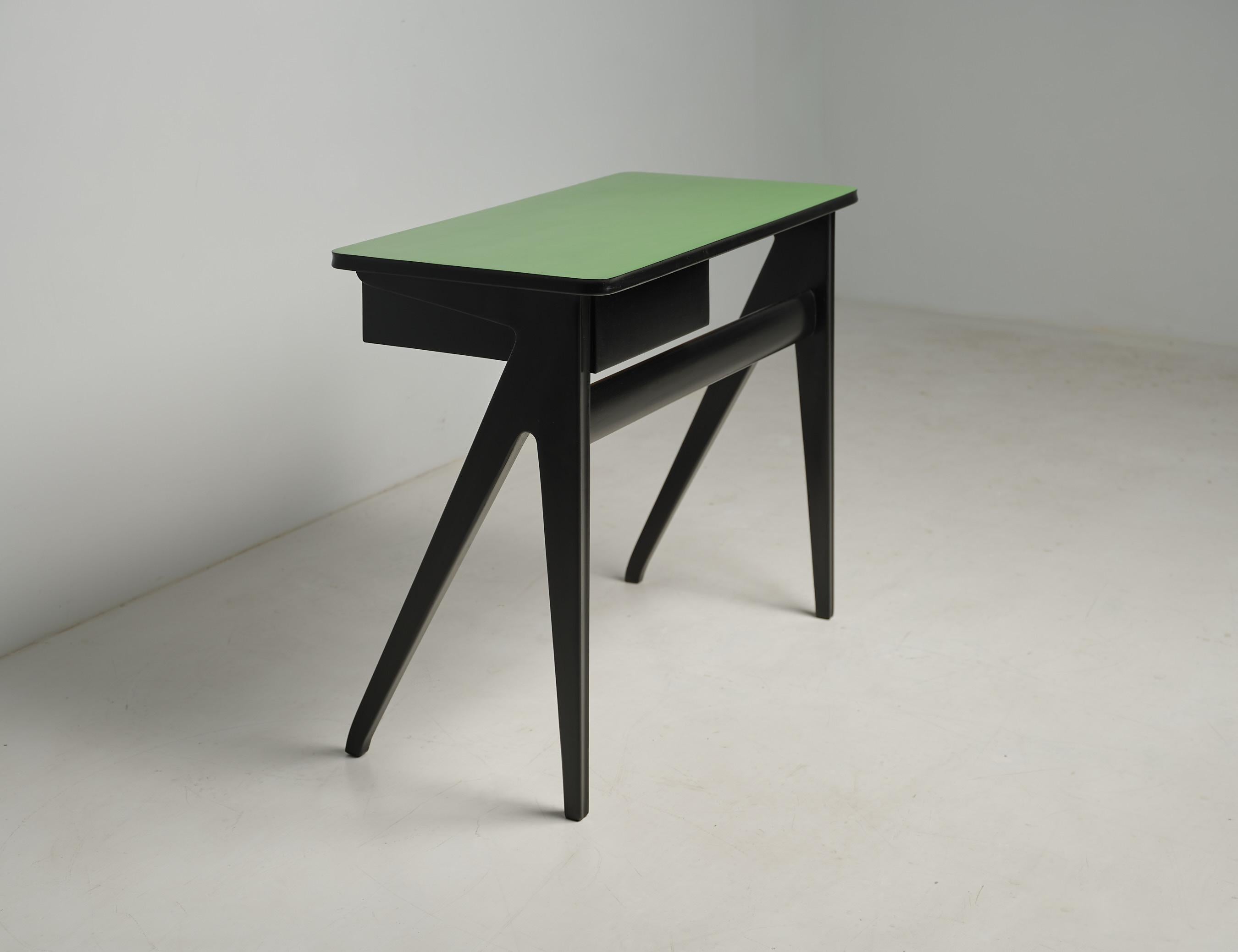 Mid-Century Italian Desk, 1950s, Fully Restored with Shellac Finish For Sale 2