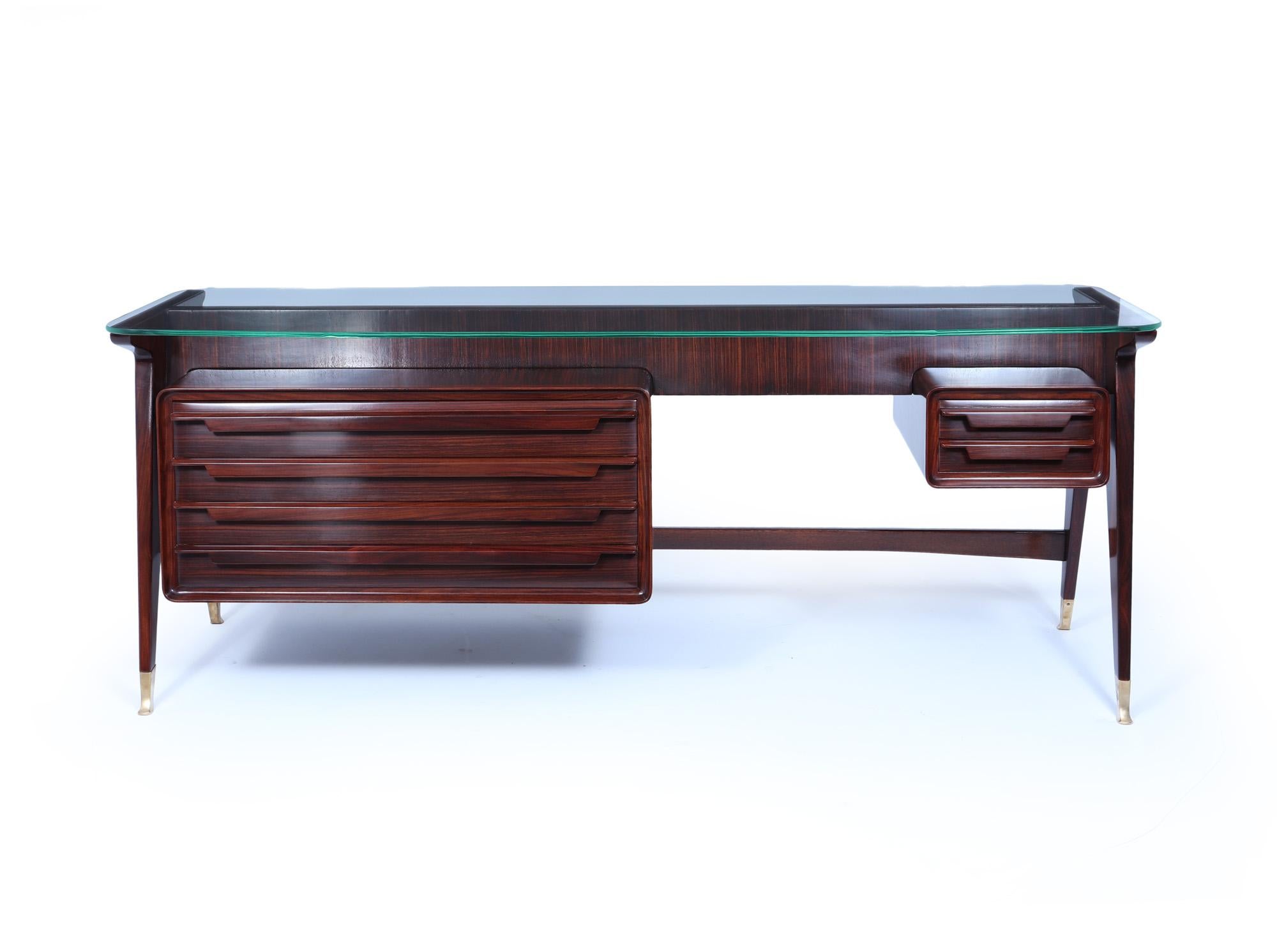 Mid-Century moderno Scrivania italiana di metà secolo di Dassi in ebano macassar in vendita