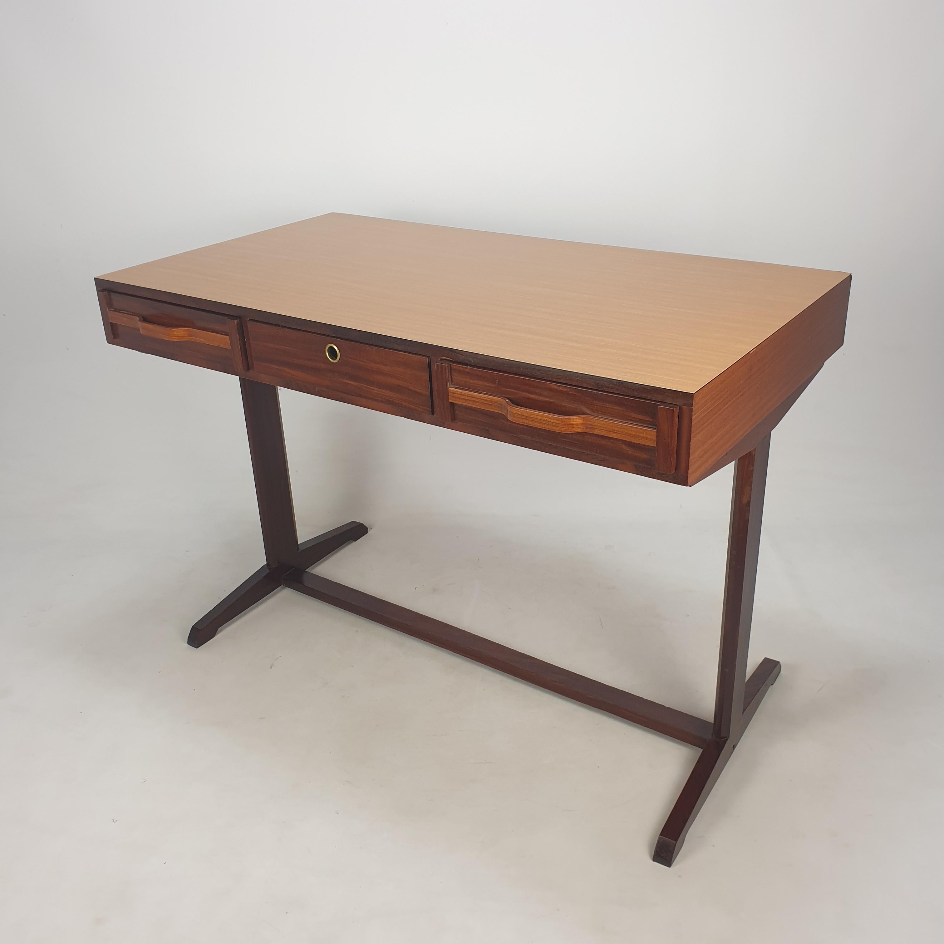 Mid-Century Italian Desk by Gianfranco Frattini, 1950s In Good Condition For Sale In Oud Beijerland, NL