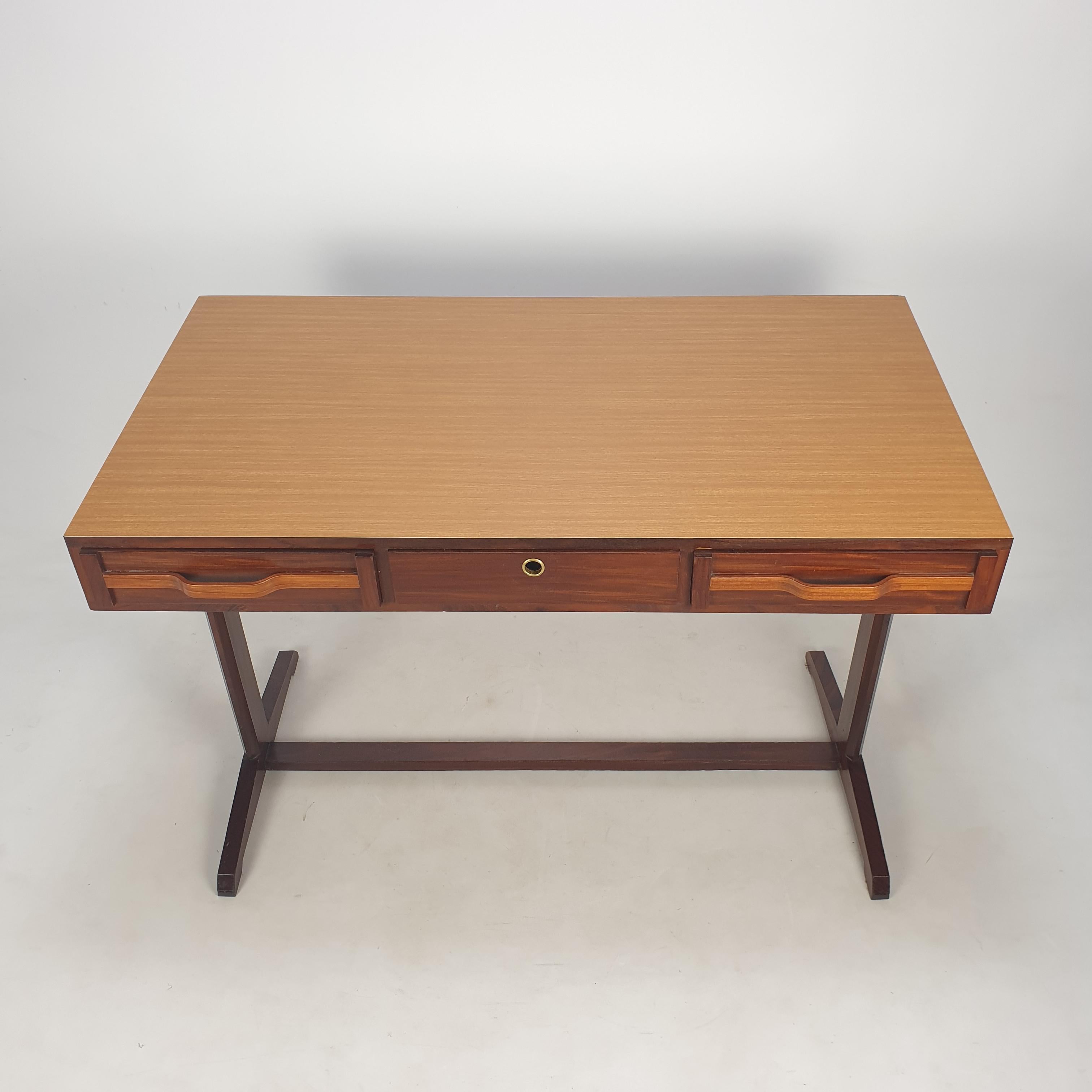 Mid-Century Italian Desk by Gianfranco Frattini, 1950s For Sale 2