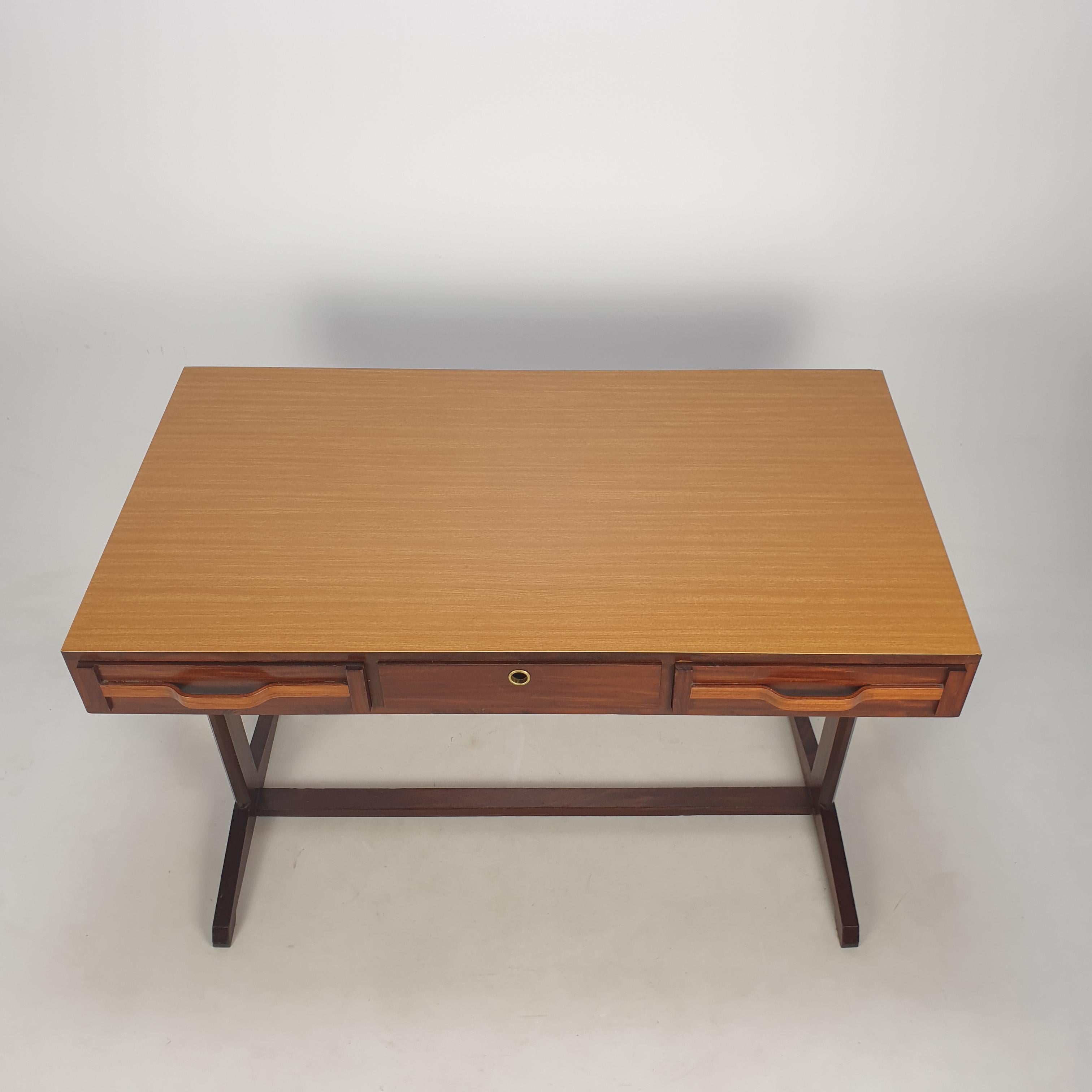Mid-Century Italian Desk by Gianfranco Frattini, 1950s For Sale 3
