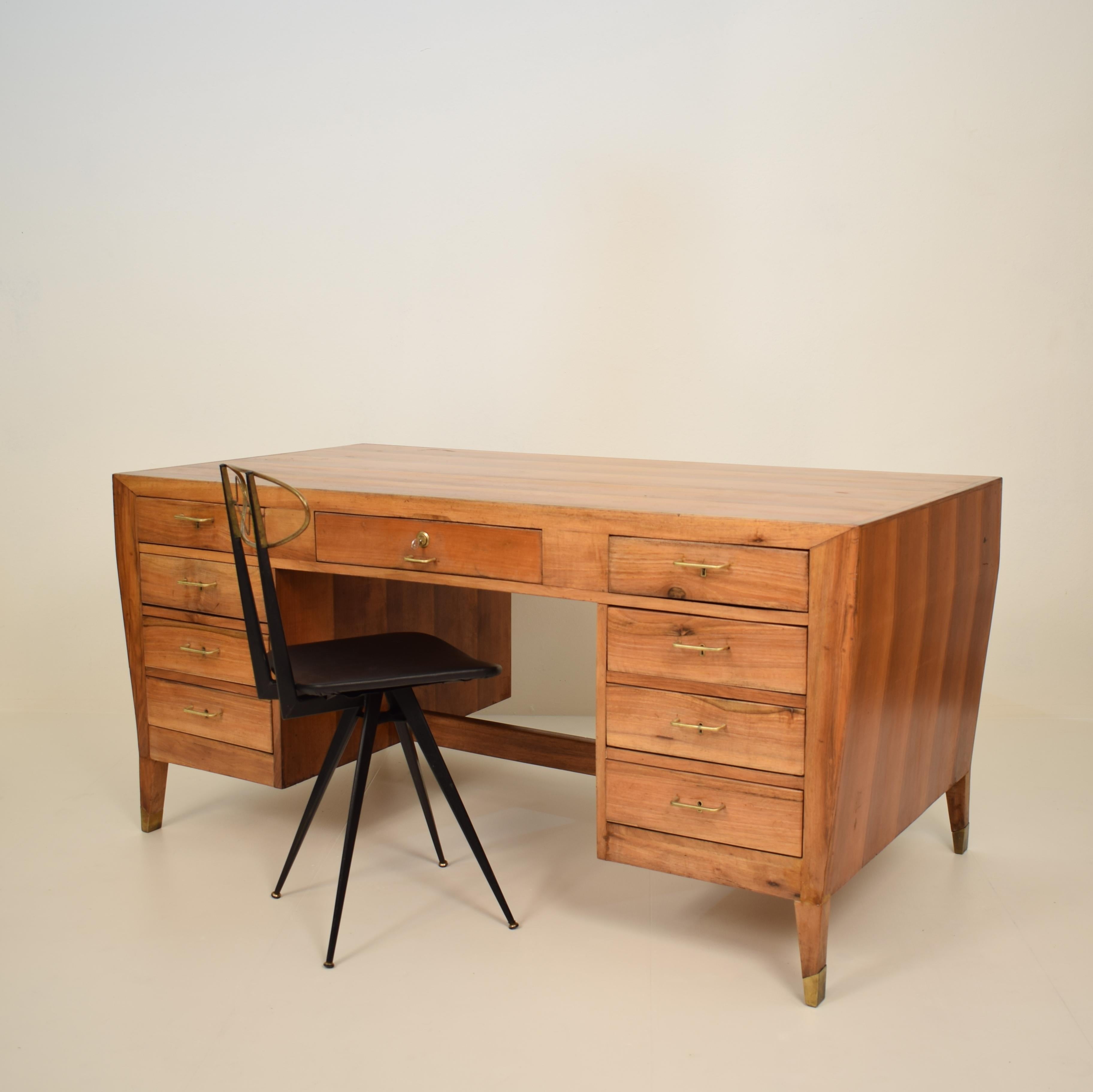 Mid-Century Modern Midcentury Italian Desk by Gio Ponti in Brown Walnut and Brass, circa 1950