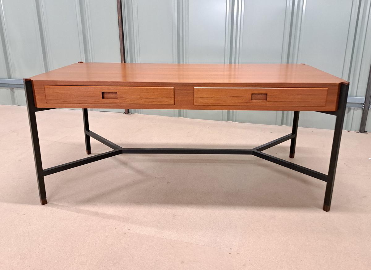 ?Midcentury Italian desk in teak veneer and black iron. A rather large desk with two deep draws. Has been restored/polished.

Dimensions: H75 x W170 x D80 cm.