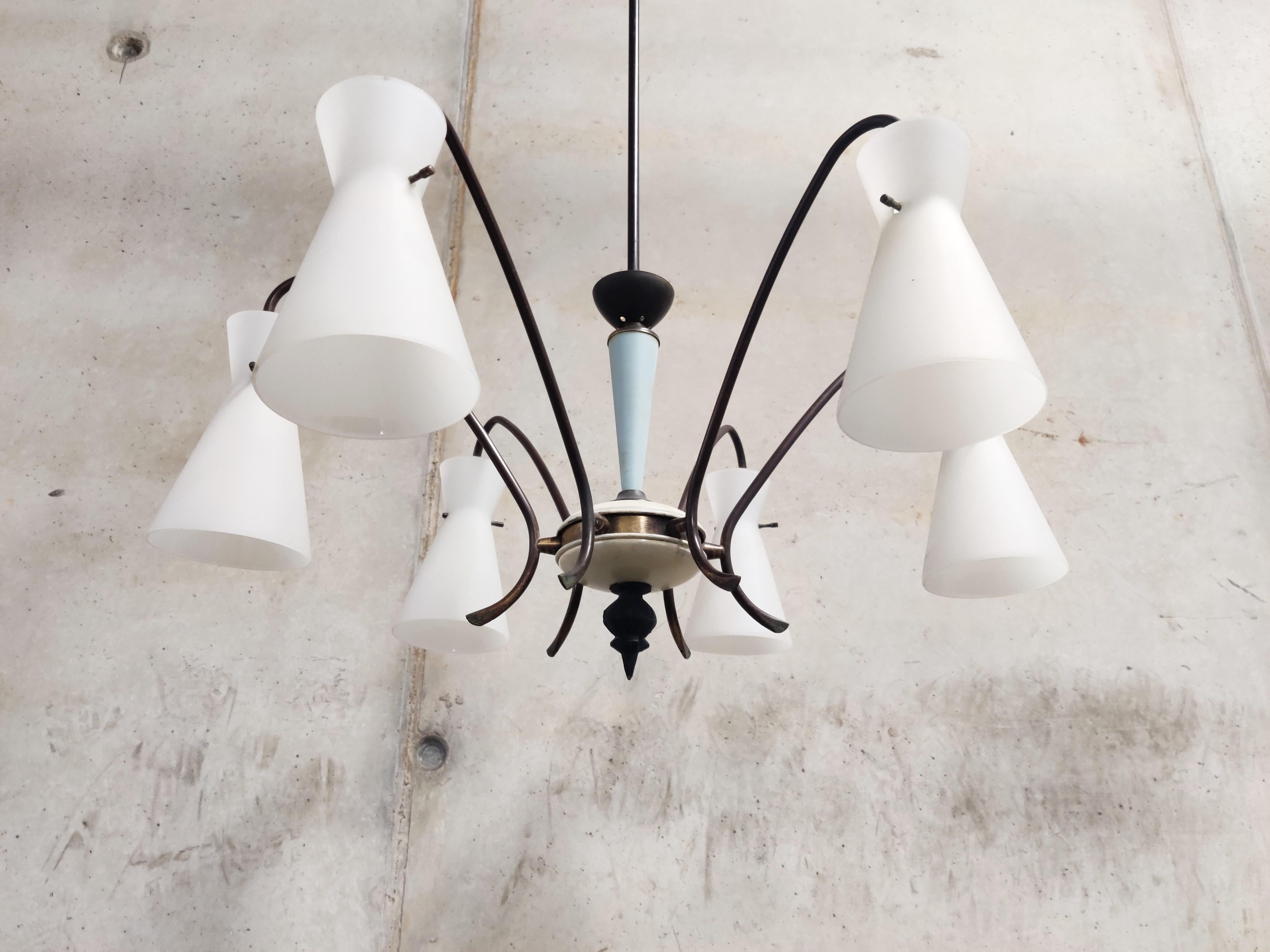 Italian chandelier with 6 lightpoints.

Patinated brass 'spider' chandelier with white glass 'diabolo' lamp shades.

Blue center piece and cast metal finial.

1950s - Italy

Works with regular E14 light bulbs.

Original condition,