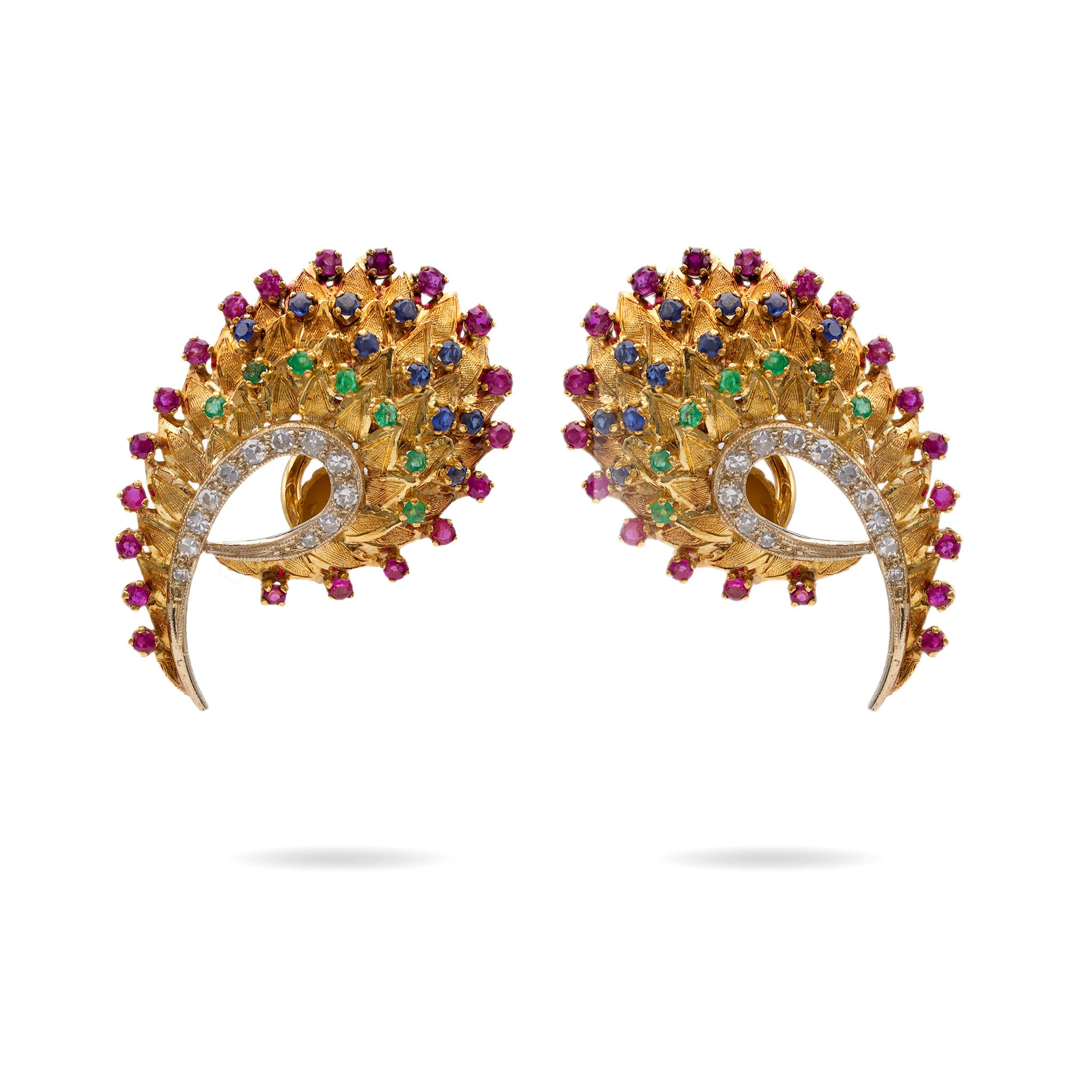 Boucles d'oreilles italiennes du milieu du siècle en or jaune 18k avec diamants et pierres précieuses en vente