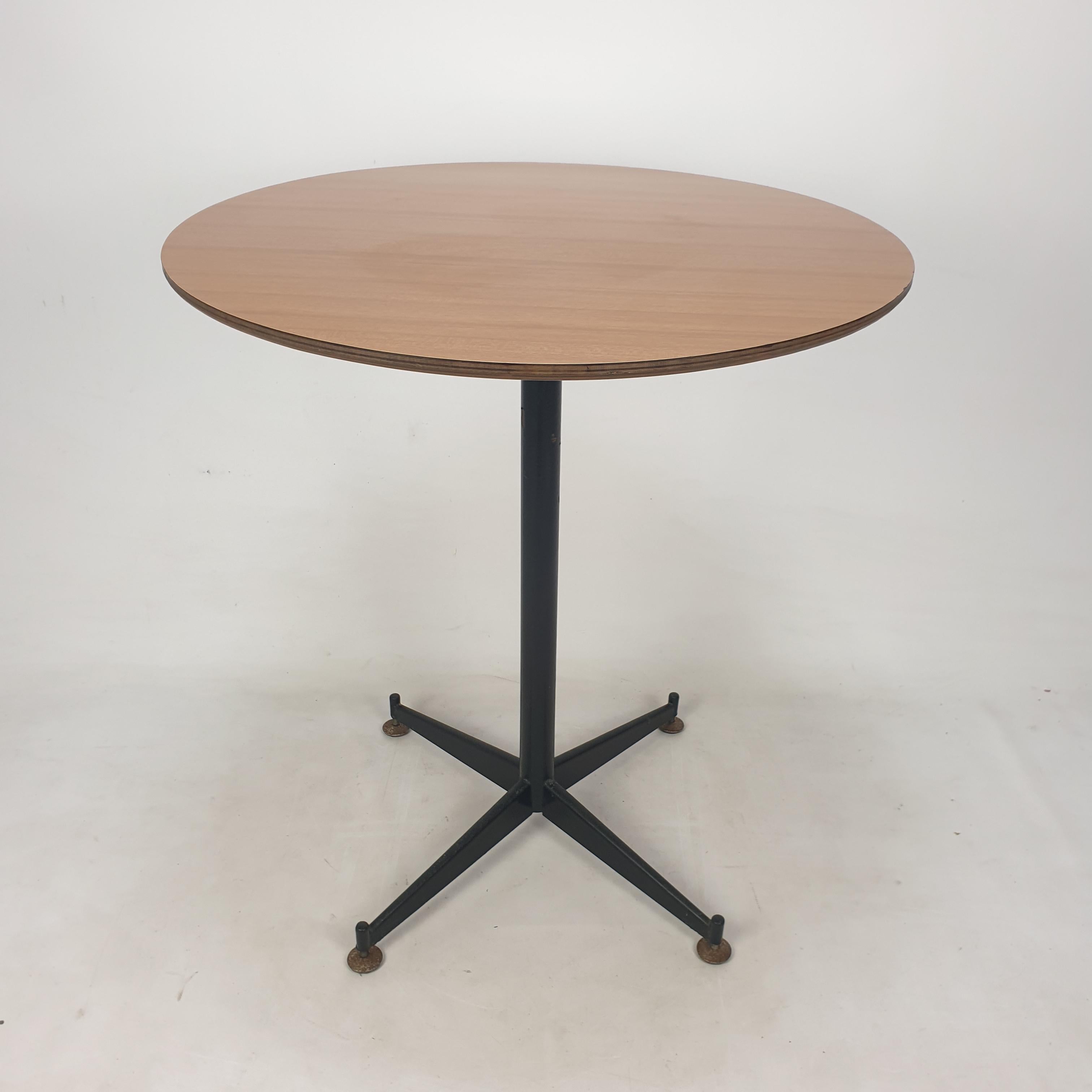 Very nice and cute dining table, fabricated in Italy in the early 60's.

A round wooden plate on a steel frame with 4 adjustable feet.
   