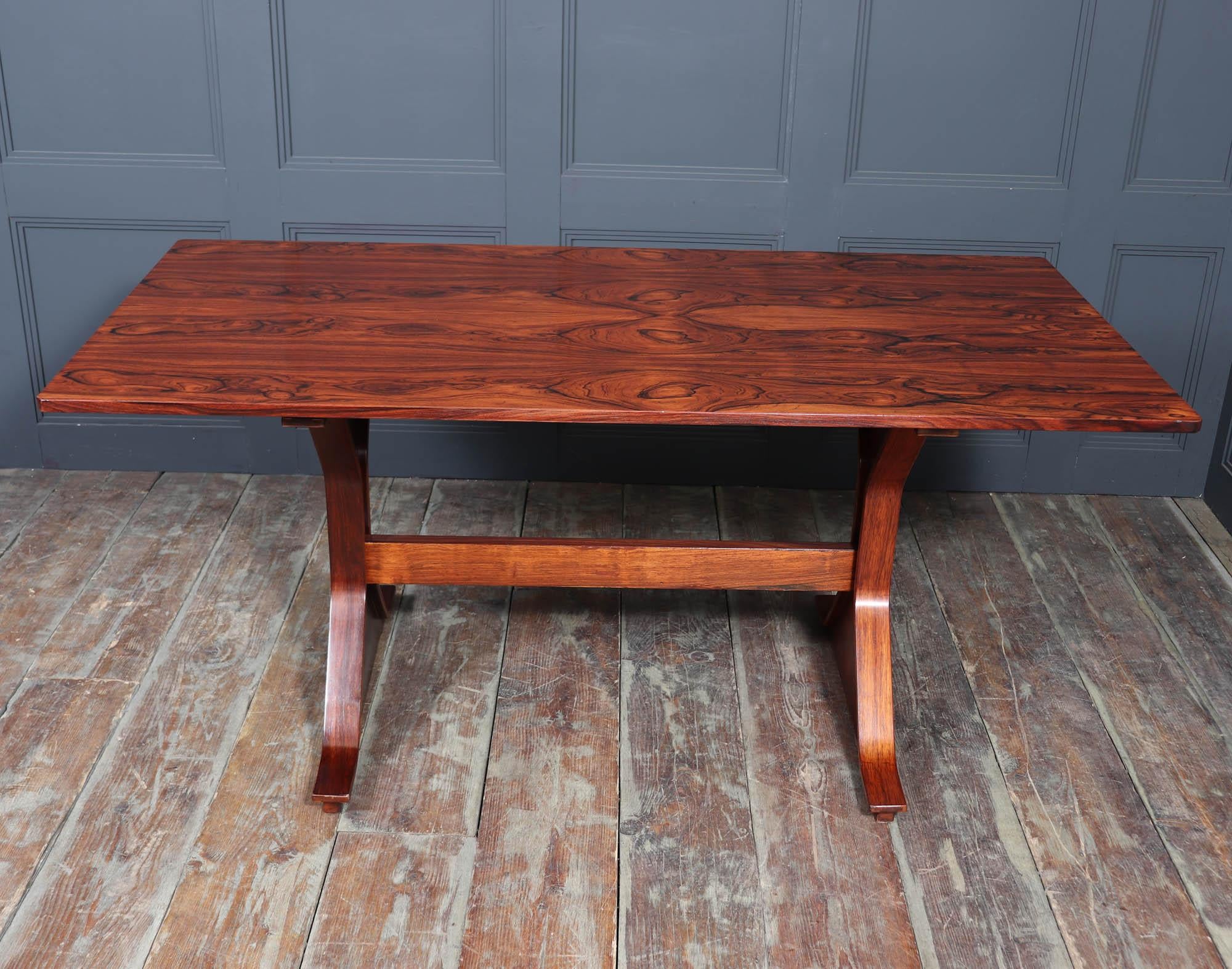 Mid Century Italian Dining Table by Fratini For Sale 6