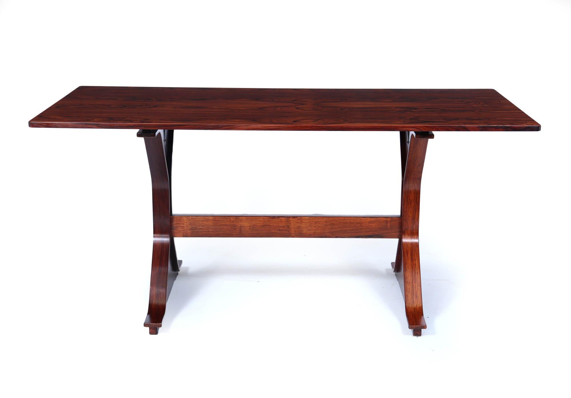 Mid Century Dining Table 
Introducing the exquisite Table Model 522, a stunning testament to Gianfranco Frattini's visionary design philosophy, crafted by Bernini in the 1950s. This remarkable piece showcases the beauty of exotic wood, meticulously