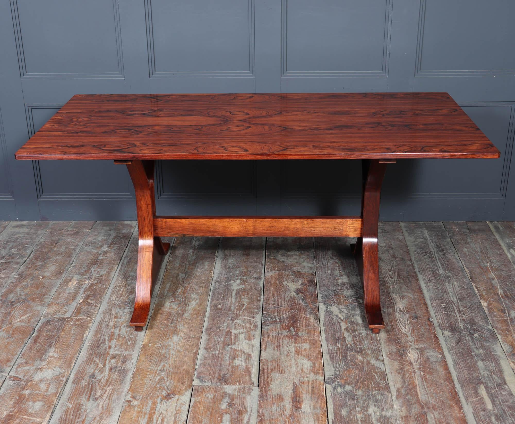 Mid Century Italian Dining Table by Fratini In Excellent Condition For Sale In Paddock Wood Tonbridge, GB