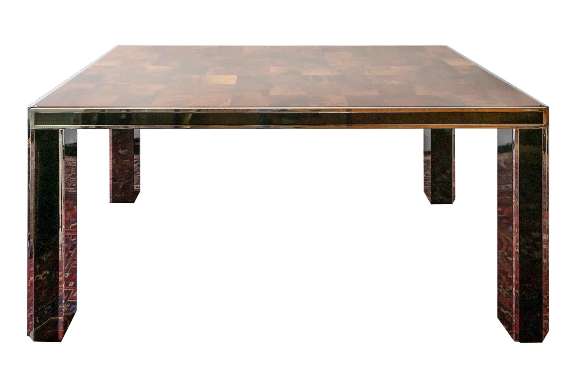 Midcentury Italian dining table by Willy Rizzo.
It is finished with black glossy stained verneer surface legs decorated with chrome details.
The top is in burl verneer with lacquer finish.
Very good vintage condition.
 