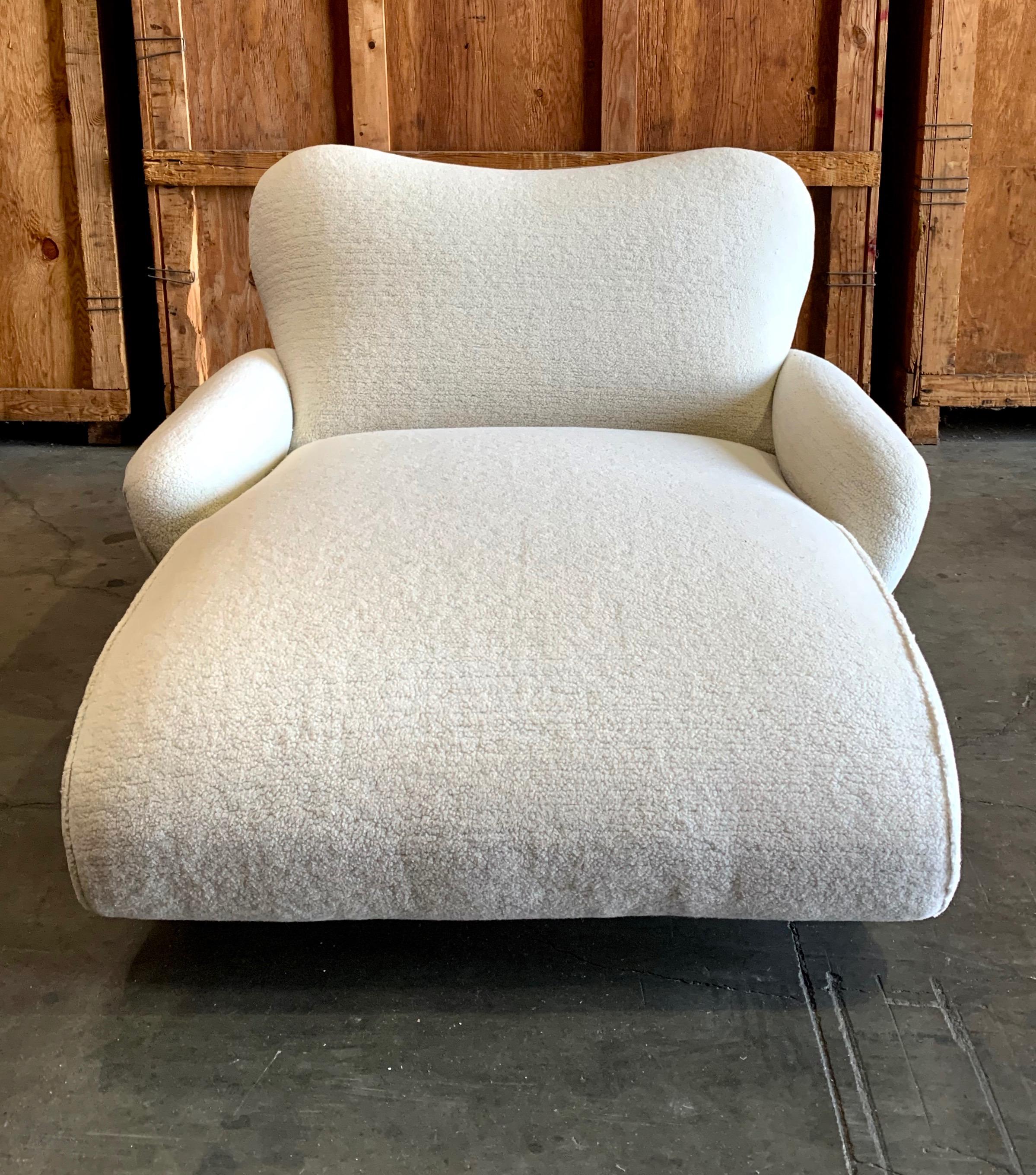 Midcentury Italian White Sheepskin Double Chaise Lounge In Excellent Condition In West Hollywood, CA