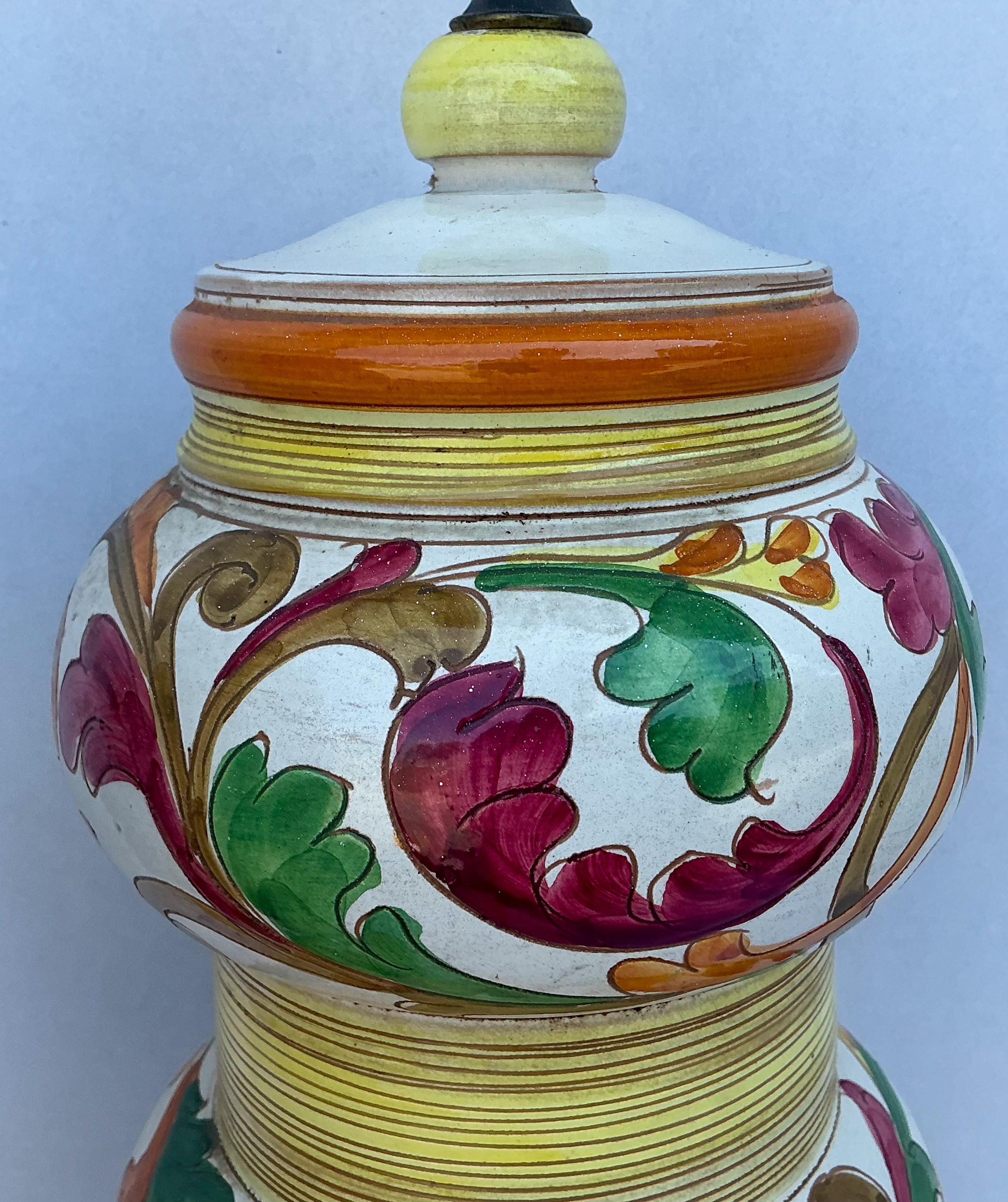 Hollywood Regency Lampes de table italiennes du milieu du siècle en poterie double gourde peinte à la main - Paire en vente