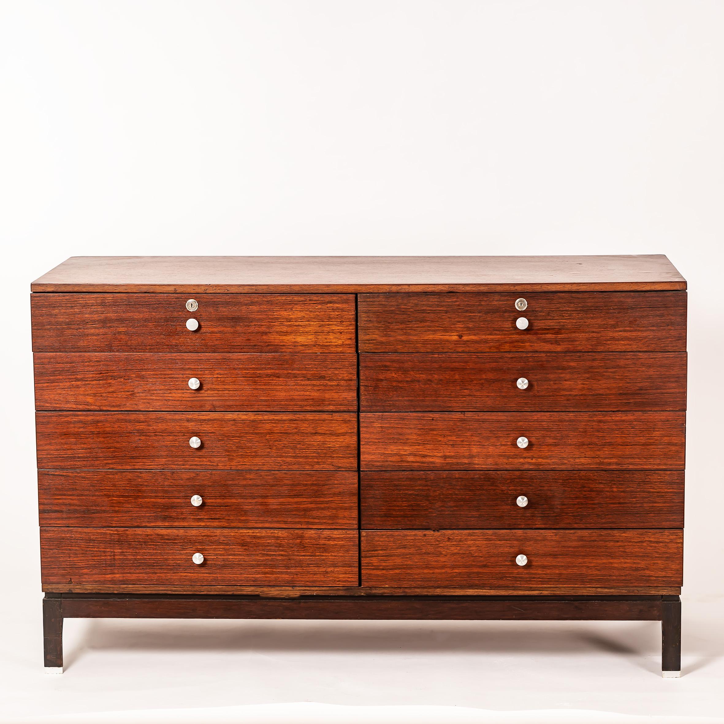 Commode italienne du milieu du siècle par Ico & Luisa Parisi pour MIM, années 1960 Bon état - En vente à BARCELONA, ES