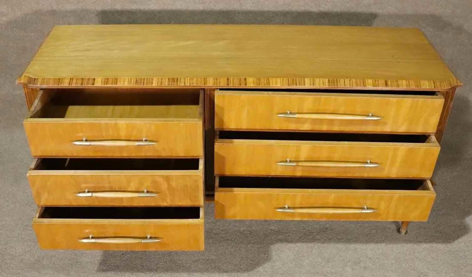 Detailed Italian dresser with beautiful wood grain throughout. Six drawers accented by brass hardware.
Please confirm location.
