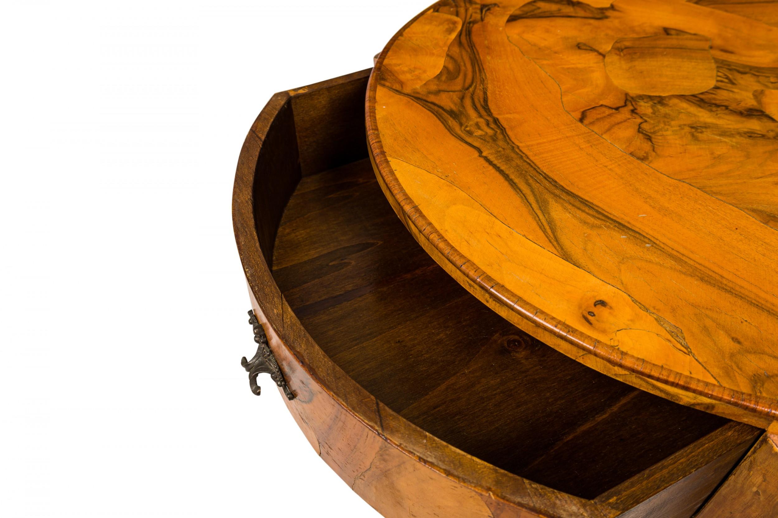 Table d'appoint / de chevet italienne du milieu du siècle en forme de tambour en loupe d'huître en vente 5