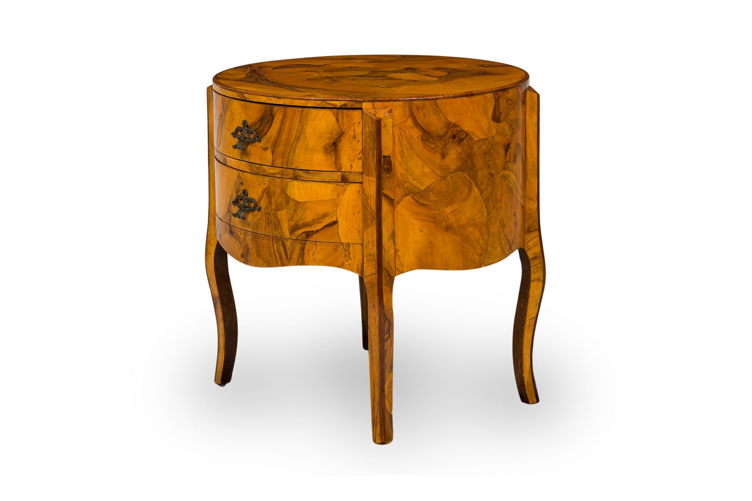 Mid-Century Modern Table d'appoint / de chevet italienne du milieu du siècle en forme de tambour en loupe d'huître en vente