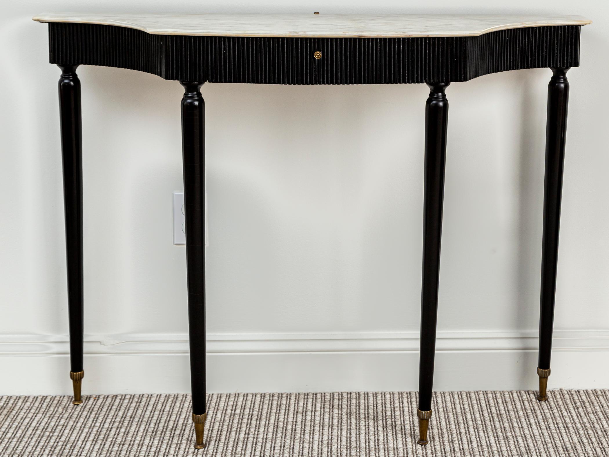 Mid Century Italienisch Ebonized Konsolentisch zugeschrieben  An Paolo Buffa im Zustand „Gut“ im Angebot in Westport, CT