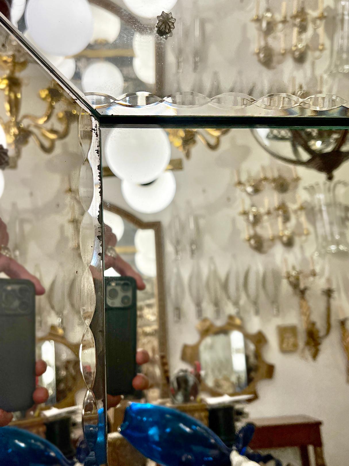 Ein circa 1960's italienischen geätzten Spiegel mit abgeschrägten Kanten.

Abmessungen:
Höhe: 58