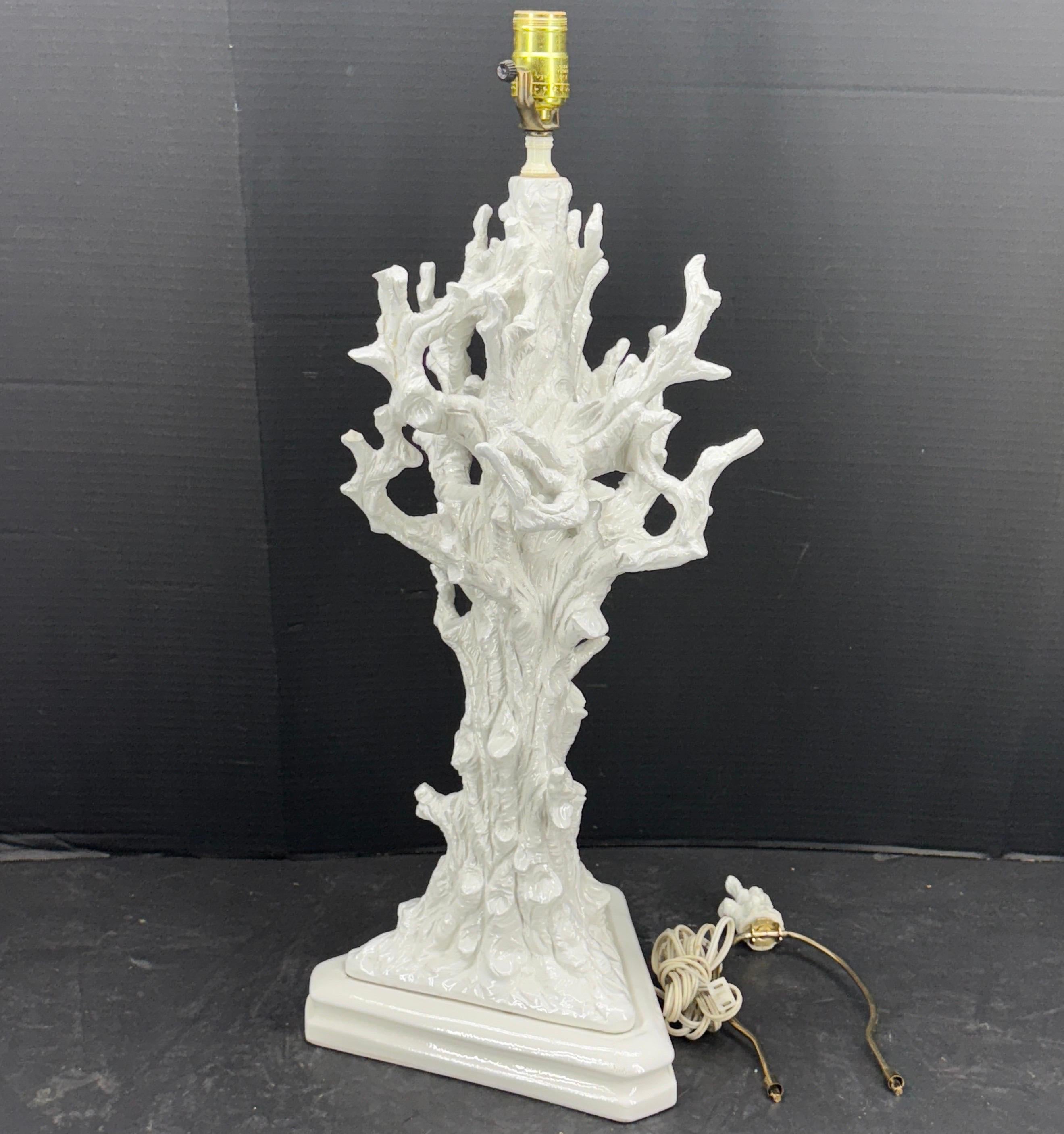 Italiano Lampada da tavolo in ceramica smaltata Faux Boi, italiana di metà secolo in vendita