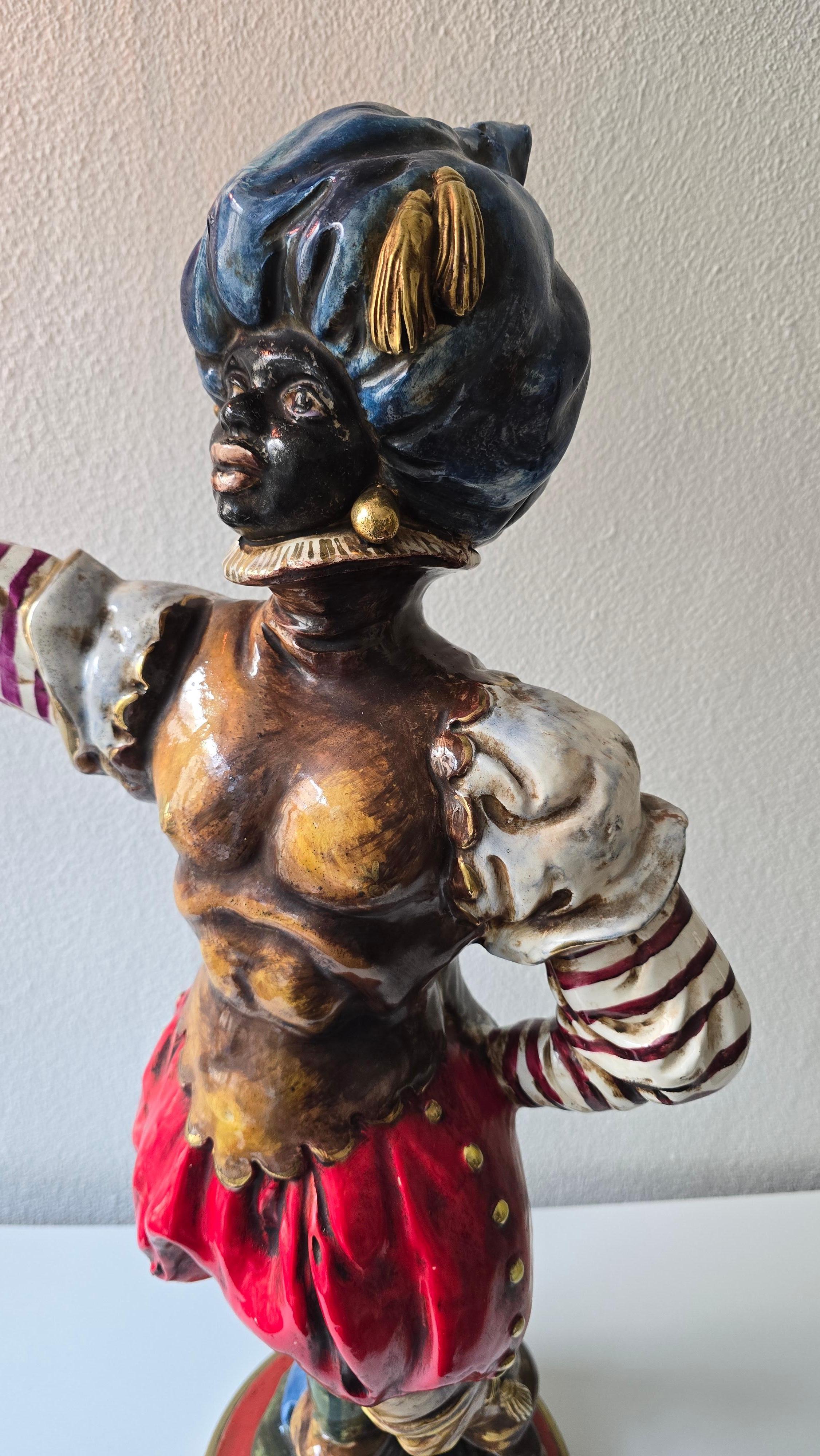 Laiton Lampe figurative italienne du milieu du siècle représentant un gentilhomme africain, années 1950 en vente