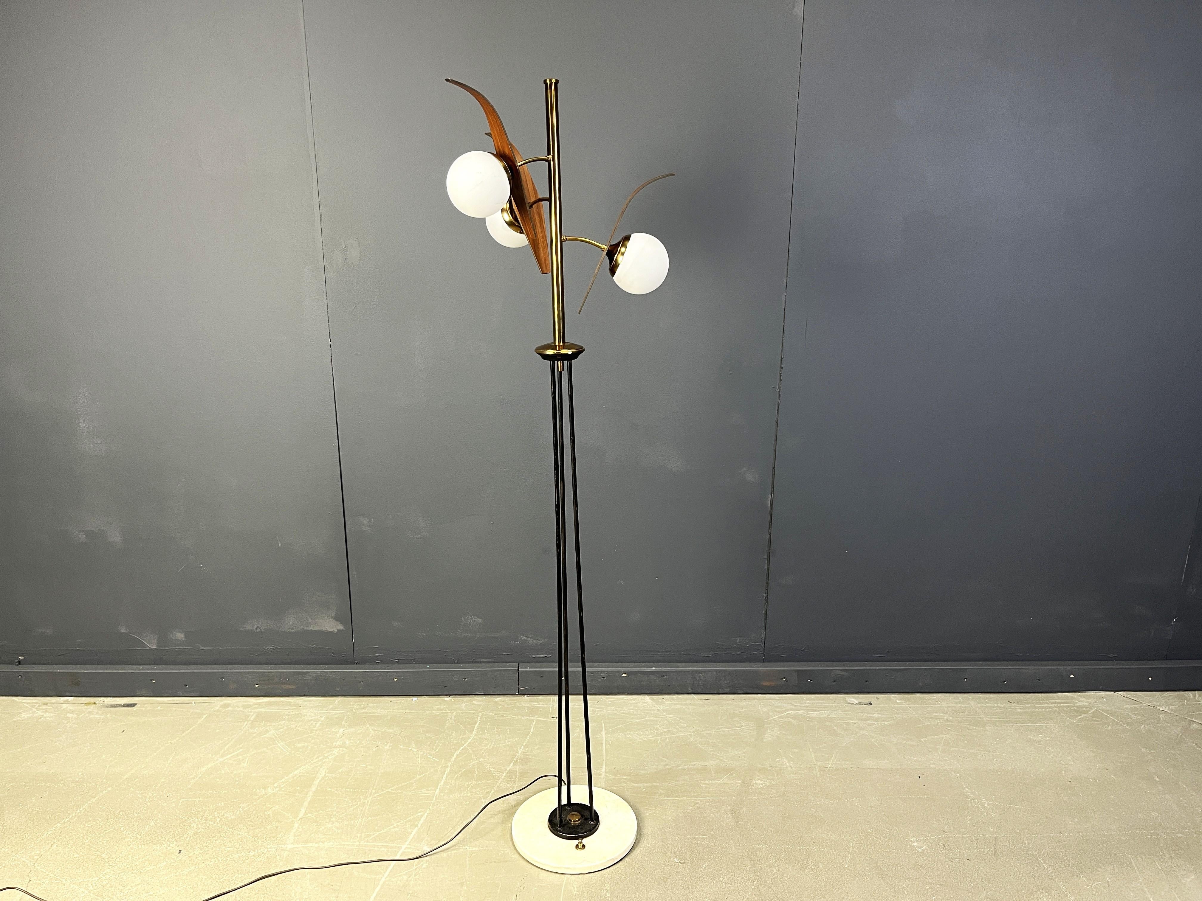 Albanese Mid century italian floor lamp attr. to Stilnovo, 1950s in vendita