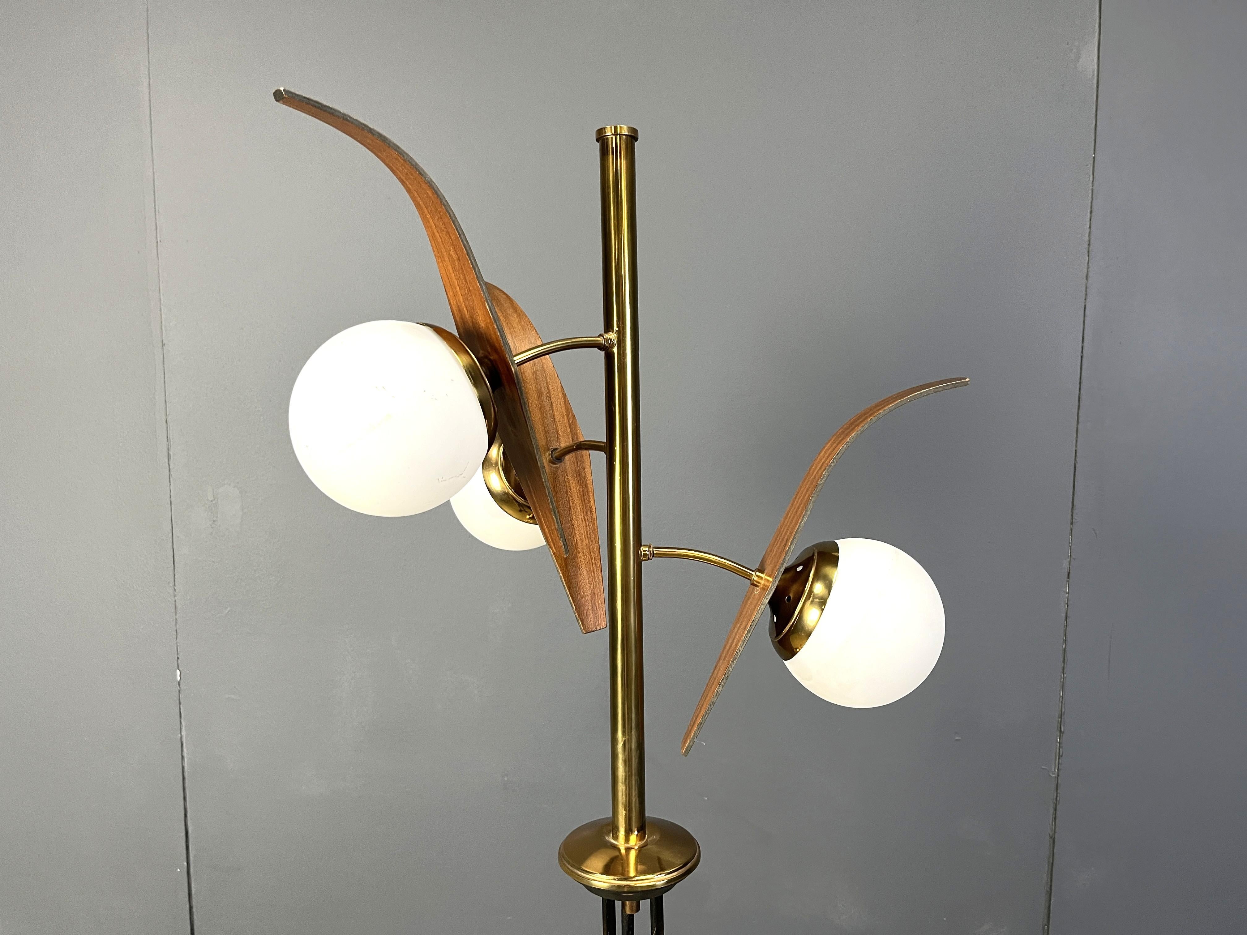 Mid century italian floor lamp attr. to Stilnovo, 1950s In condizioni buone in vendita a Leuven, Vlaams Gewest