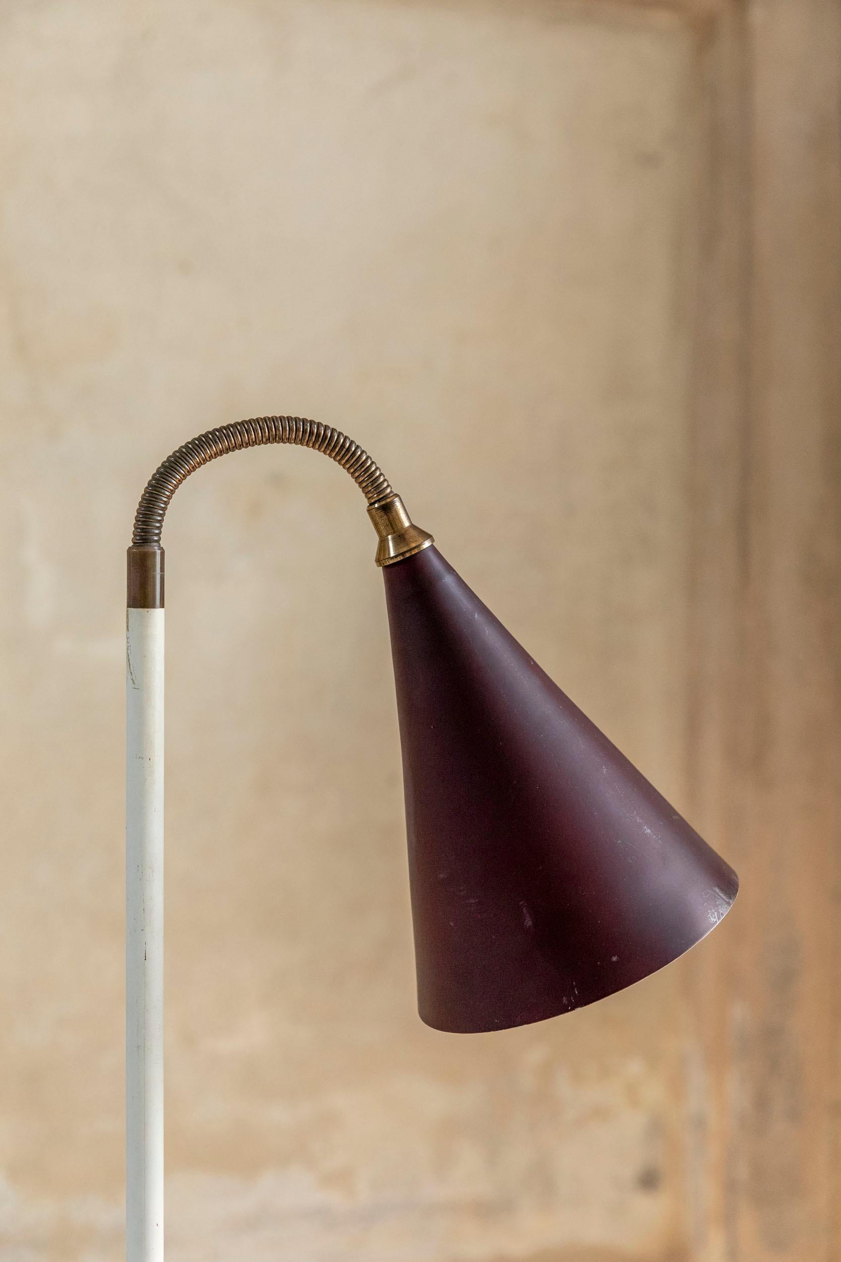 Mid-20th Century Mid-century Italian Floor lamp attributed to Giuseppe Ostuni For Sale
