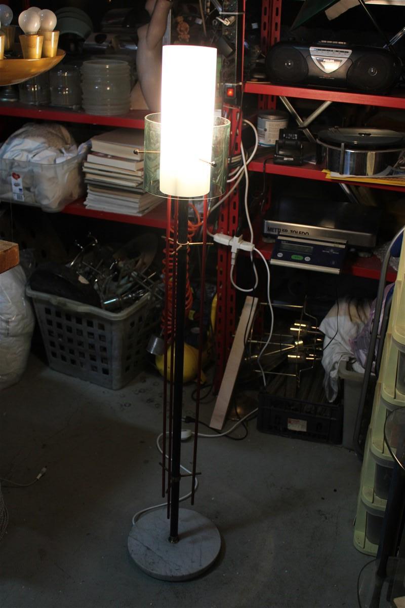 Italienische Mid-Century-Stehlampe aus Messing, Glas und Plexiglas mit roten Teilen, Stilux, 1950er Jahre im Angebot 9
