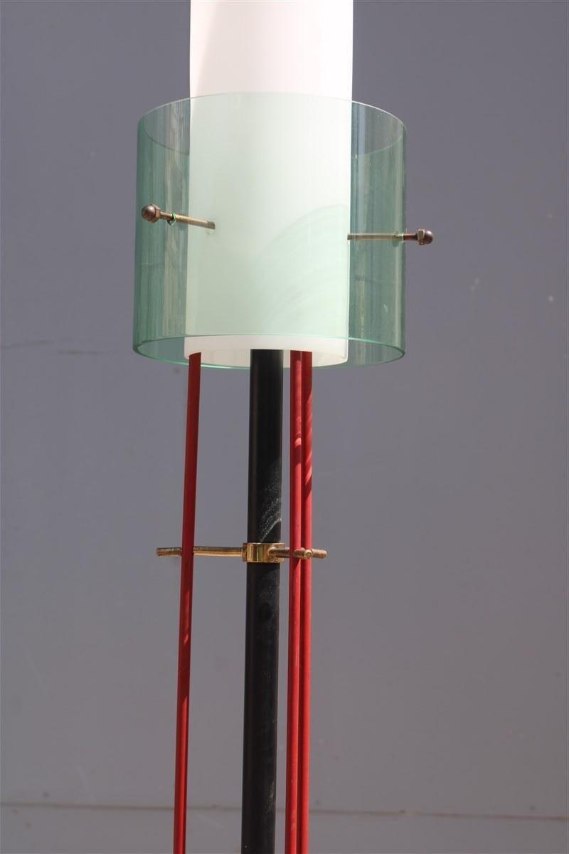 Italienische Mid-Century-Stehlampe aus Messing, Glas und Plexiglas mit roten Teilen, Stilux, 1950er Jahre im Angebot 3