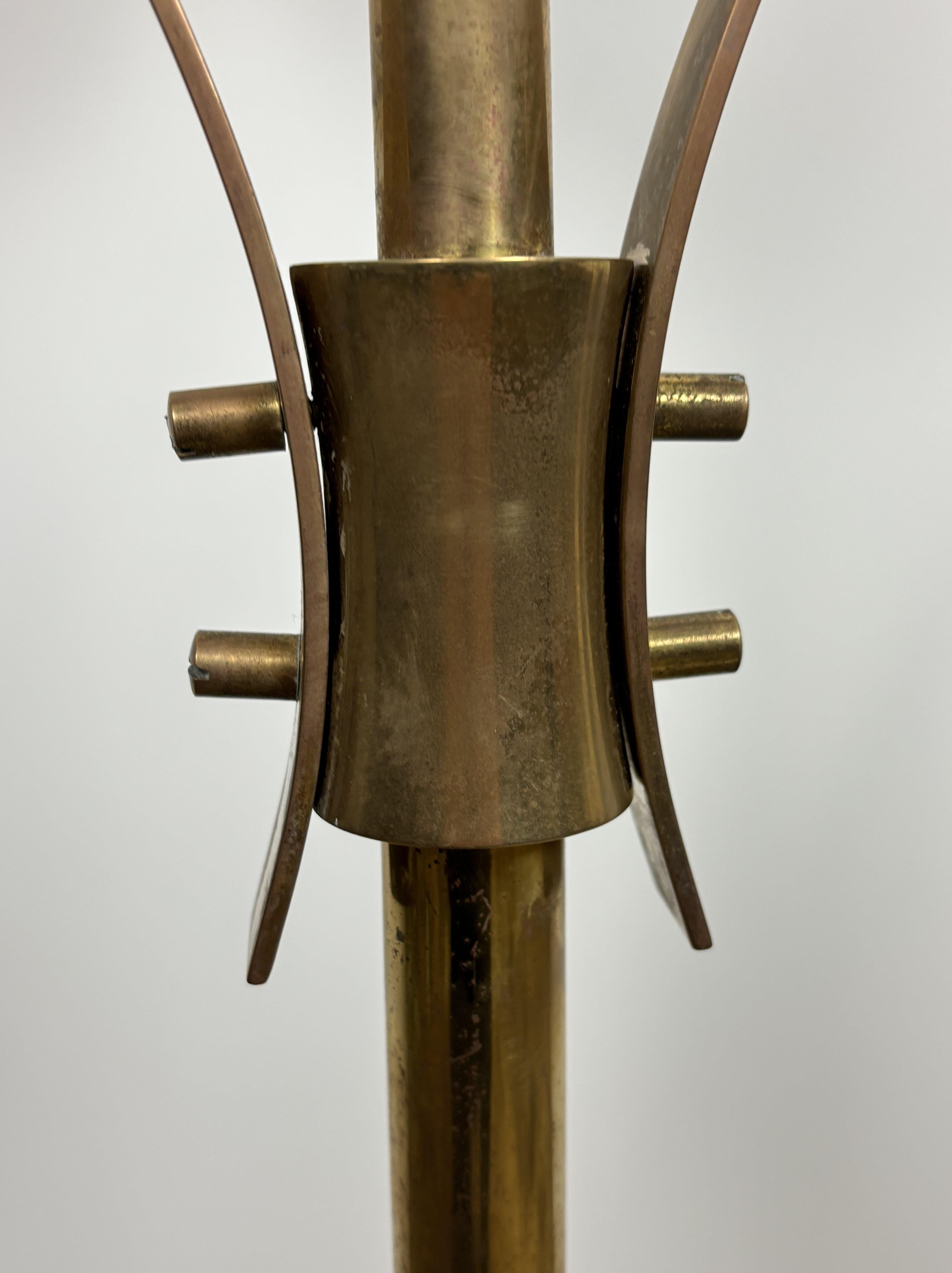 Lampadaire italien du milieu du siècle,  Laiton et Murano, attribué à A. Lelii Arredoluce en vente 7