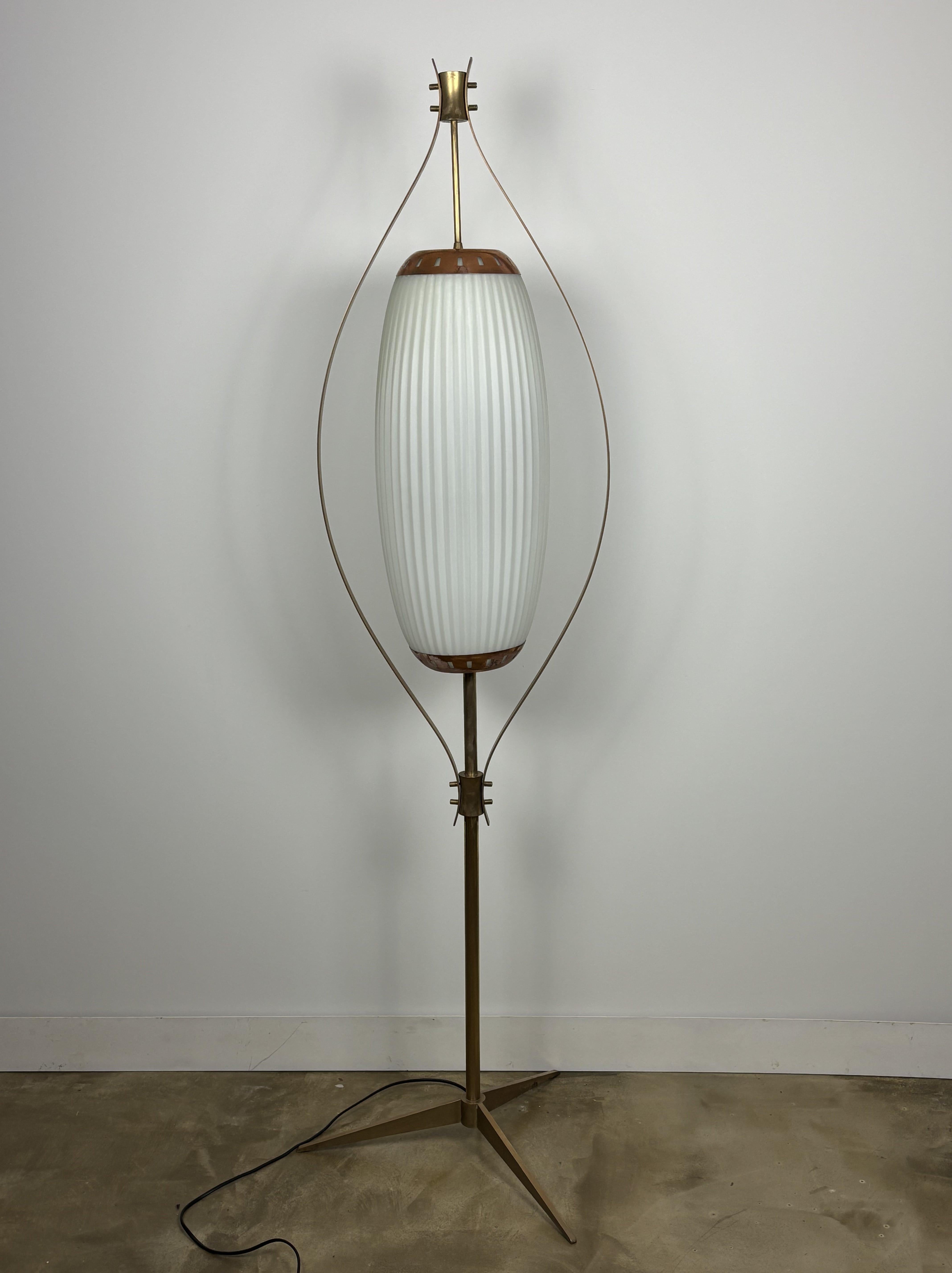 Lampadaire italien du milieu du siècle,  Laiton et Murano, attribué à A. Lelii Arredoluce en vente 12