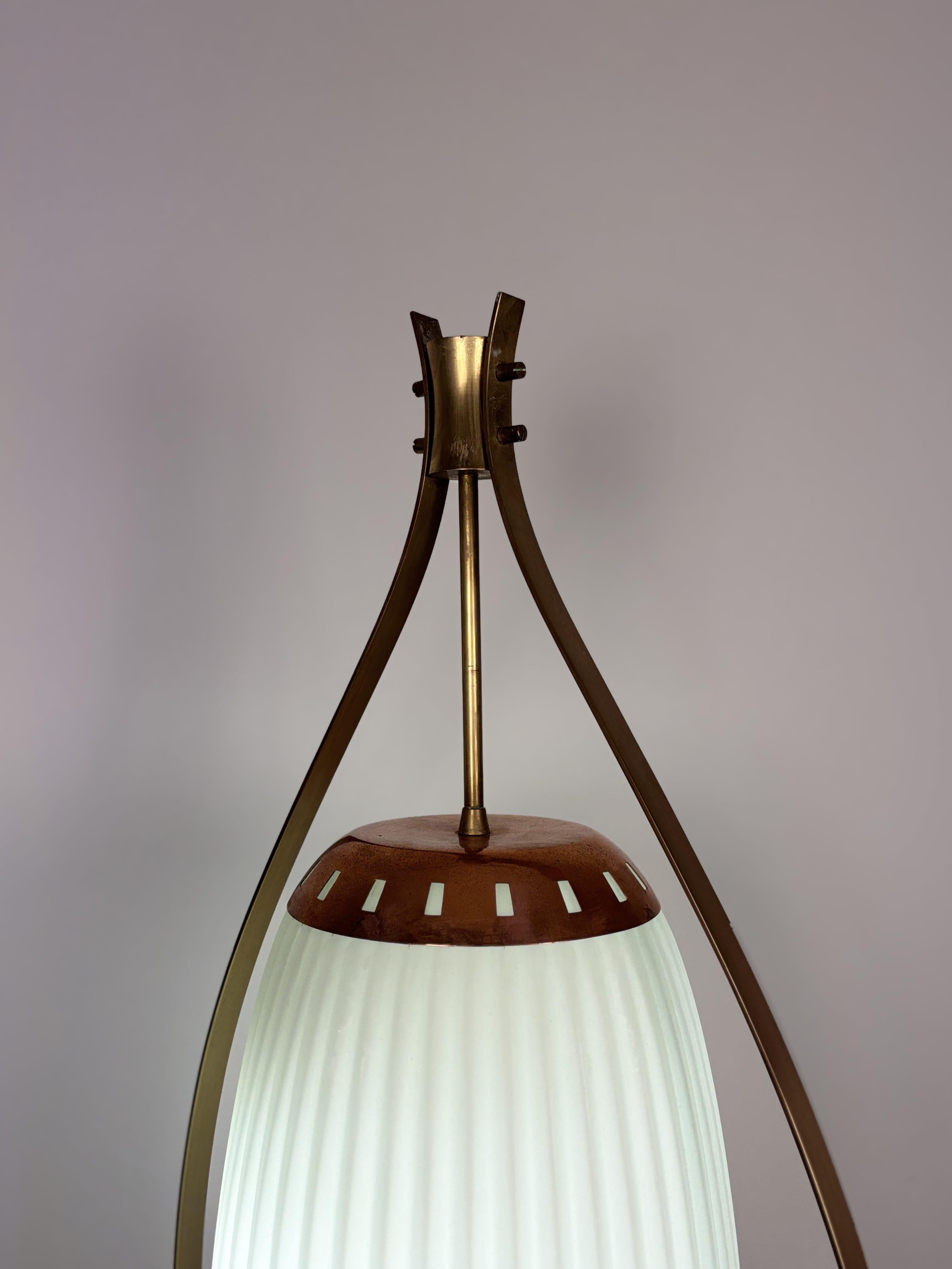 Lampadaire italien du milieu du siècle,  Laiton et Murano, attribué à A. Lelii Arredoluce en vente 1