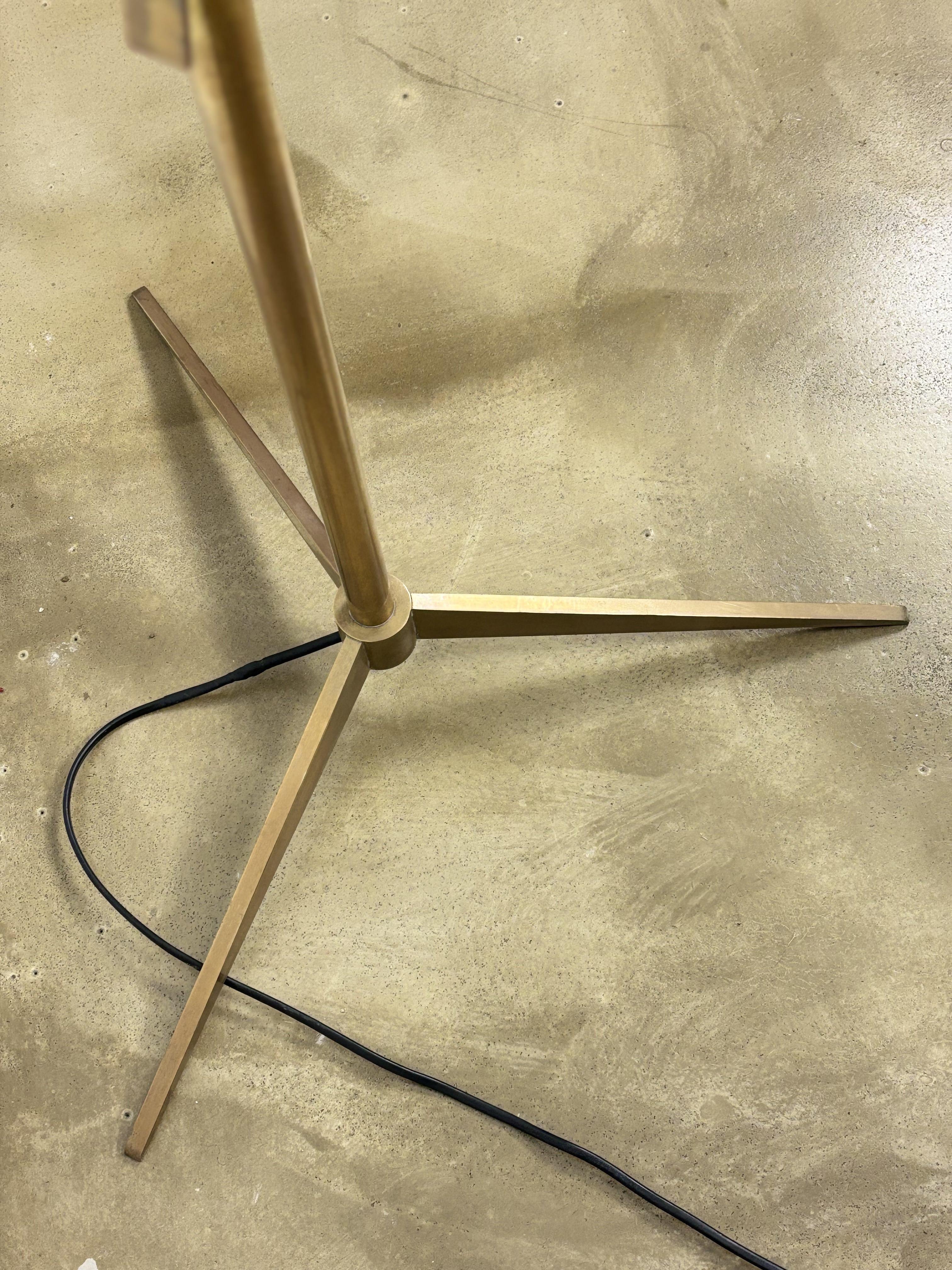 Lampadaire italien du milieu du siècle,  Laiton et Murano, attribué à A. Lelii Arredoluce en vente 3