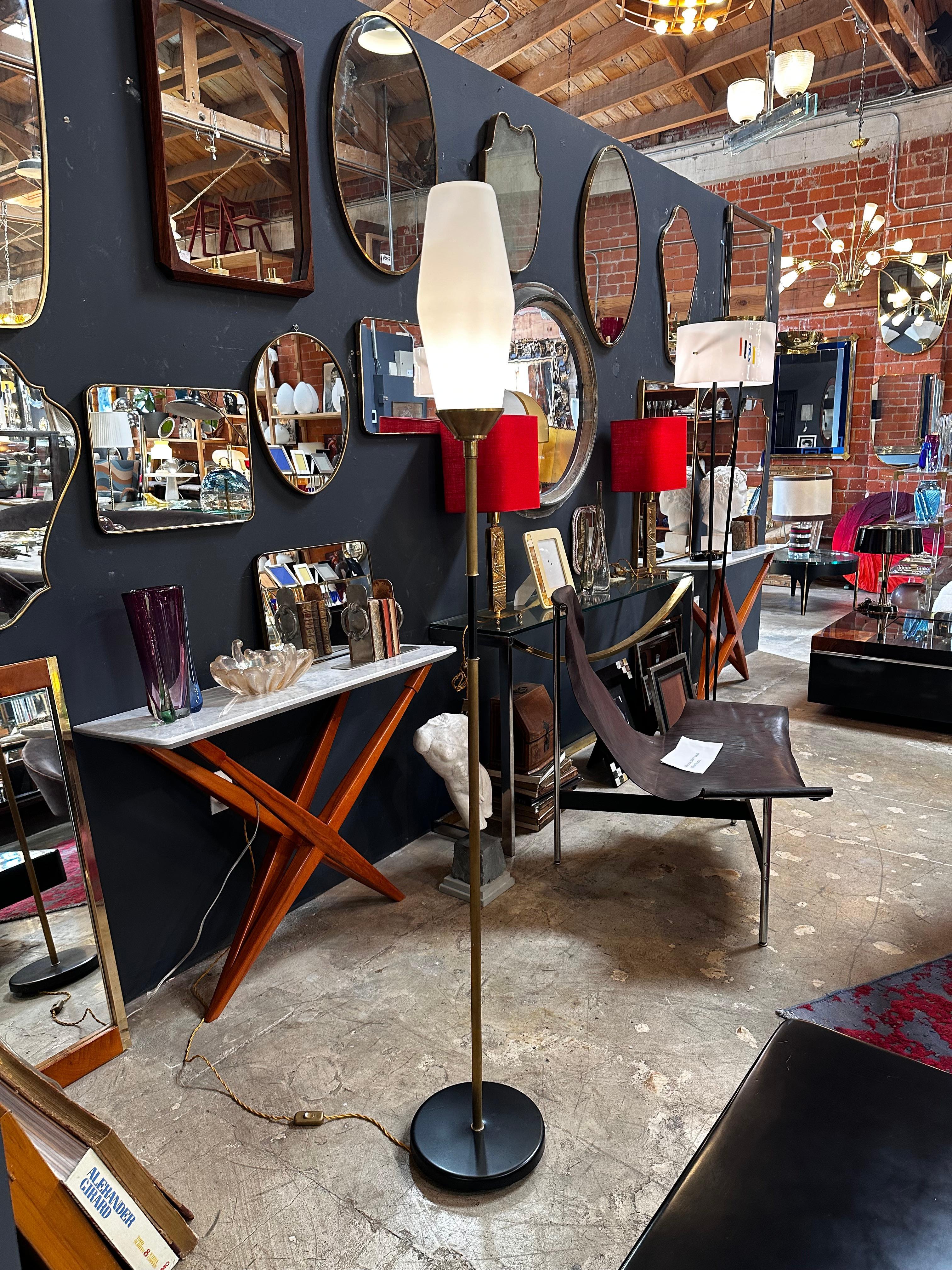 The Mid Century Italian Floor Lamp by Stilnovo from the 1960s is a timeless piece of design. Characterized by sleek lines and innovative styling, this lamp embodies the iconic mid-century modern aesthetic associated with Stilnovo. A perfect blend of