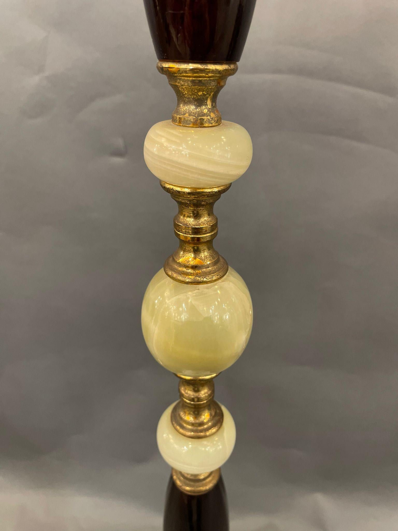 Lámpara de pie italiana de mediados de siglo en madera ebonizada y ónice, circa 1950 Moderno de mediados de siglo en venta