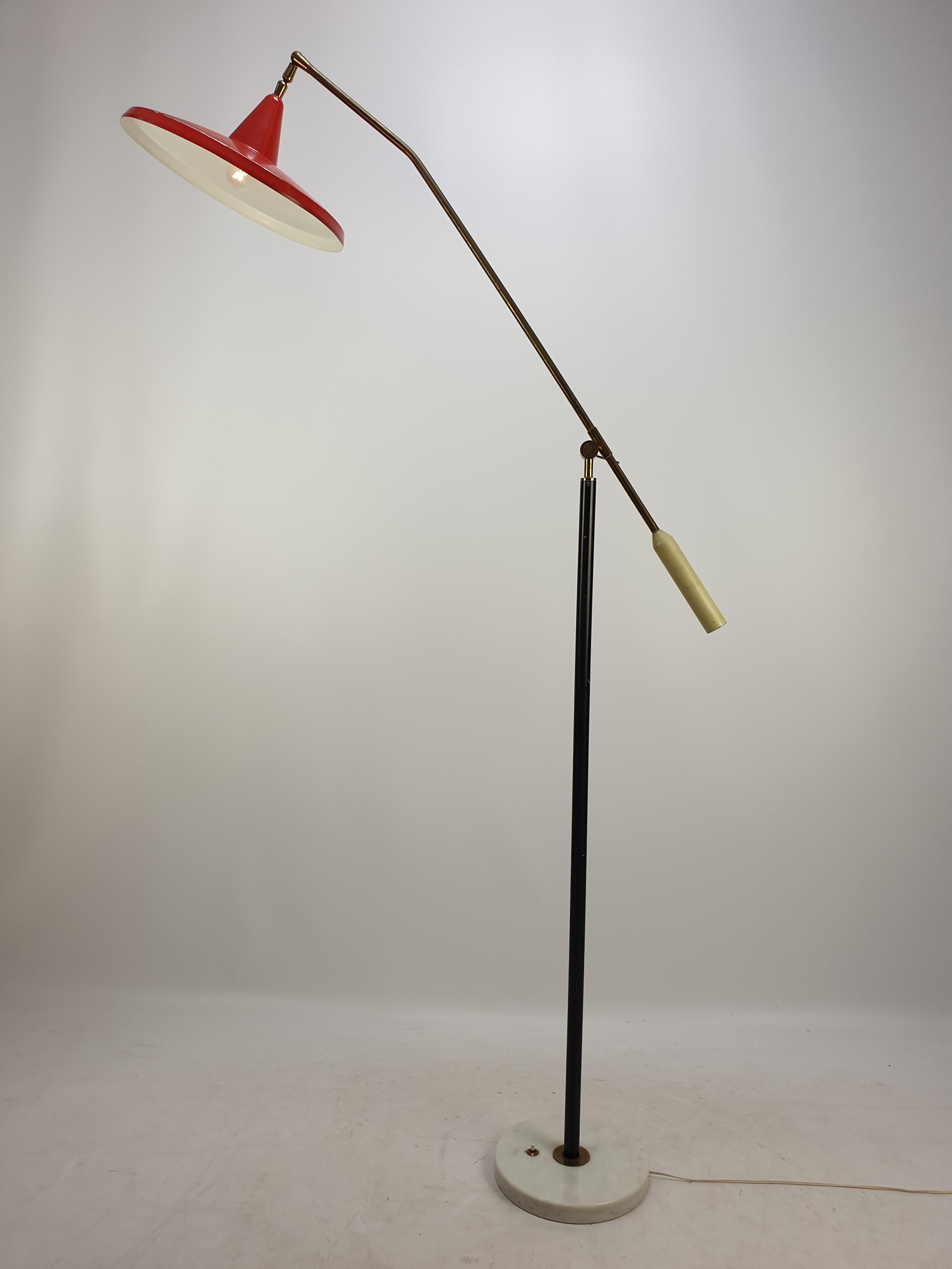 Very nice floor lamp manufactured by Stilnovo in Italy, 1950.

It has a round marble base and a black stem that is extendable in height.
The lamp has solid adjustable brass arm and red lacquered aluminum lampshade.
Original vintage