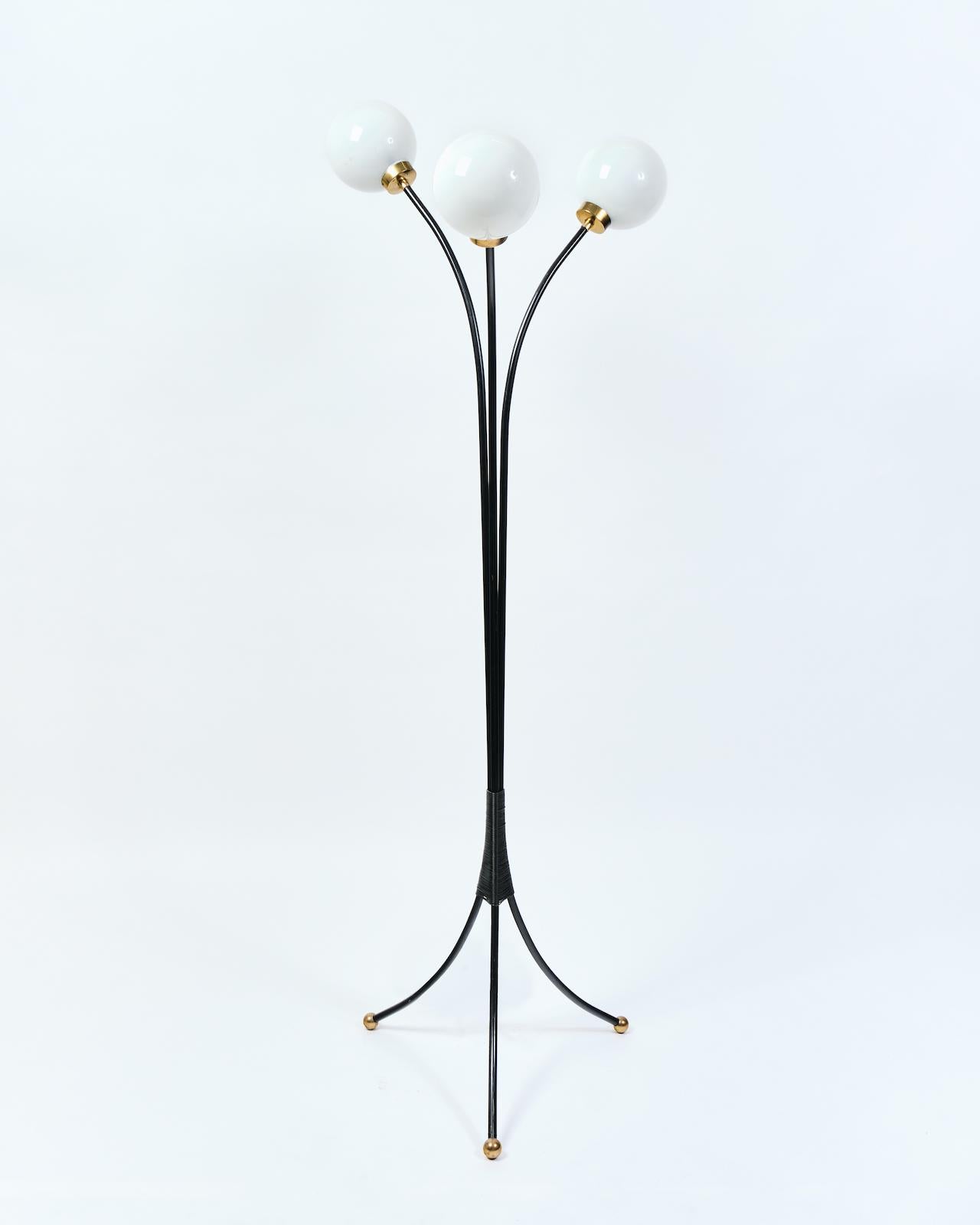 Italian Mid-Century Modern design floor light with three spherical lamps in opaline glass and brass.

Dimensions: H143 x D52 cm.