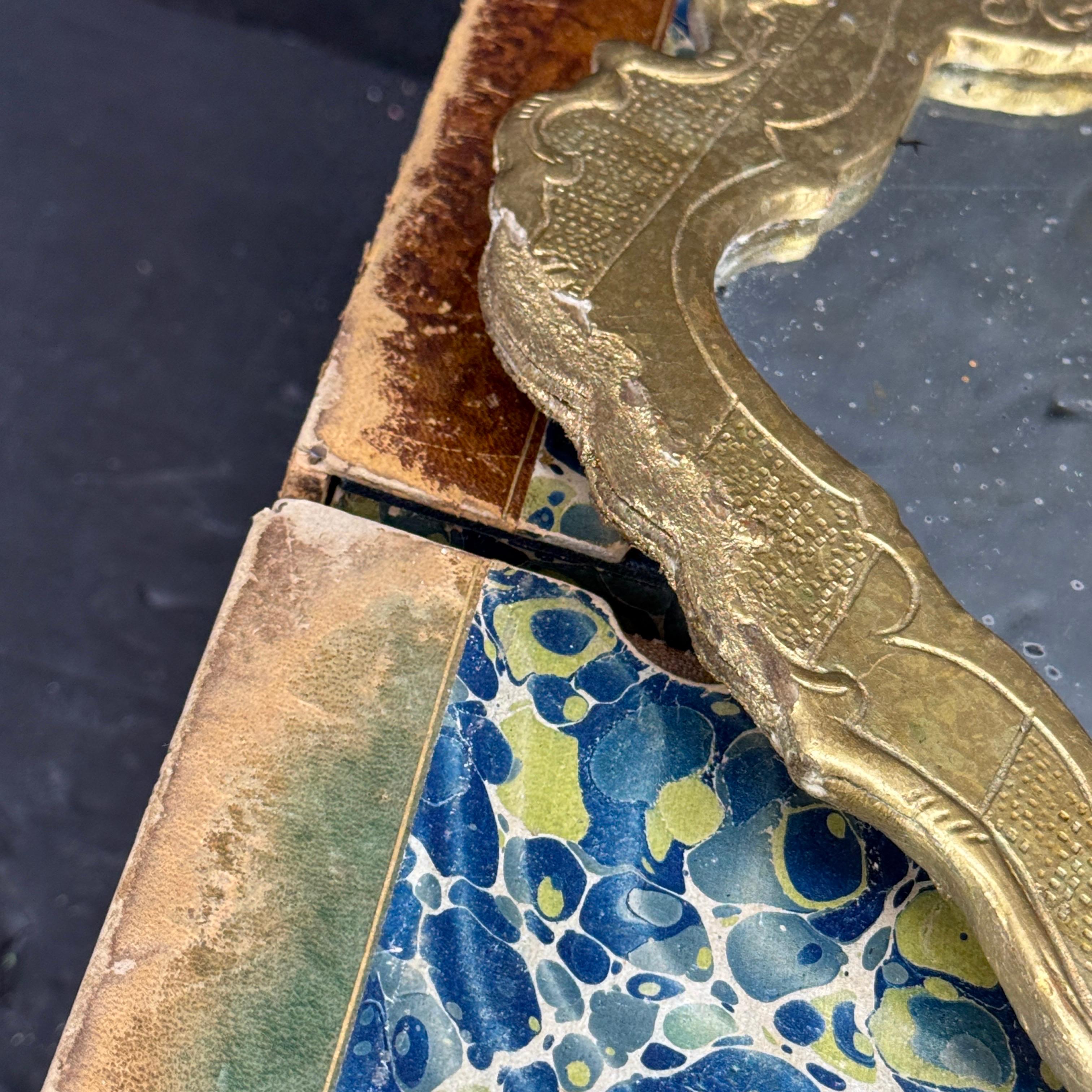 italien Miroir de courtoisie en bois doré Florentine, Italie du milieu du siècle en vente