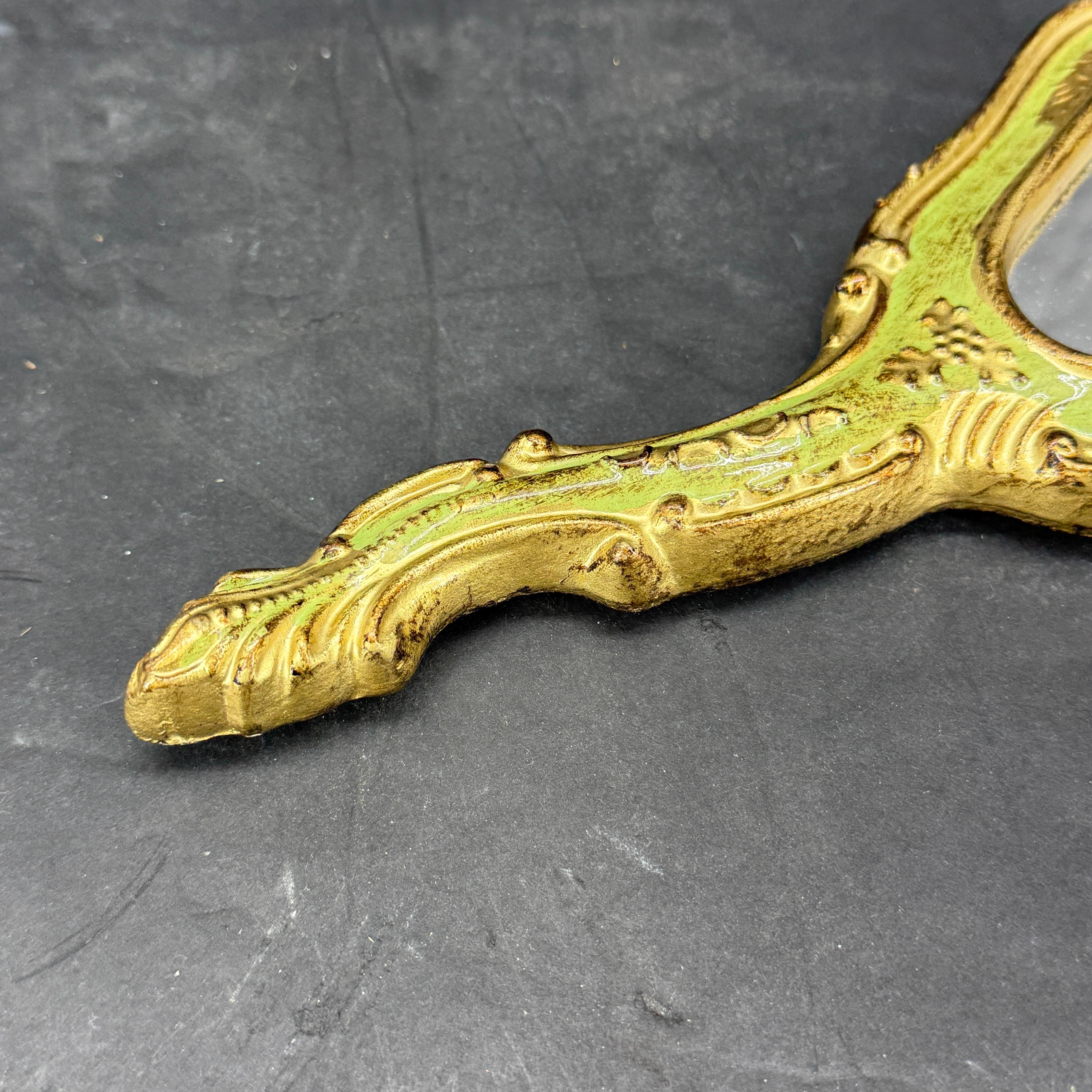 Fait main Miroir de courtoisie en bois doré Florentine, Italie du milieu du siècle en vente