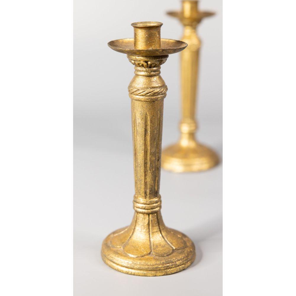 A gorgeous pair of vintage Italian Florentine gilded wood candlesticks. These beautiful candle holders have a lovely gilt patina and Neoclassical design.

