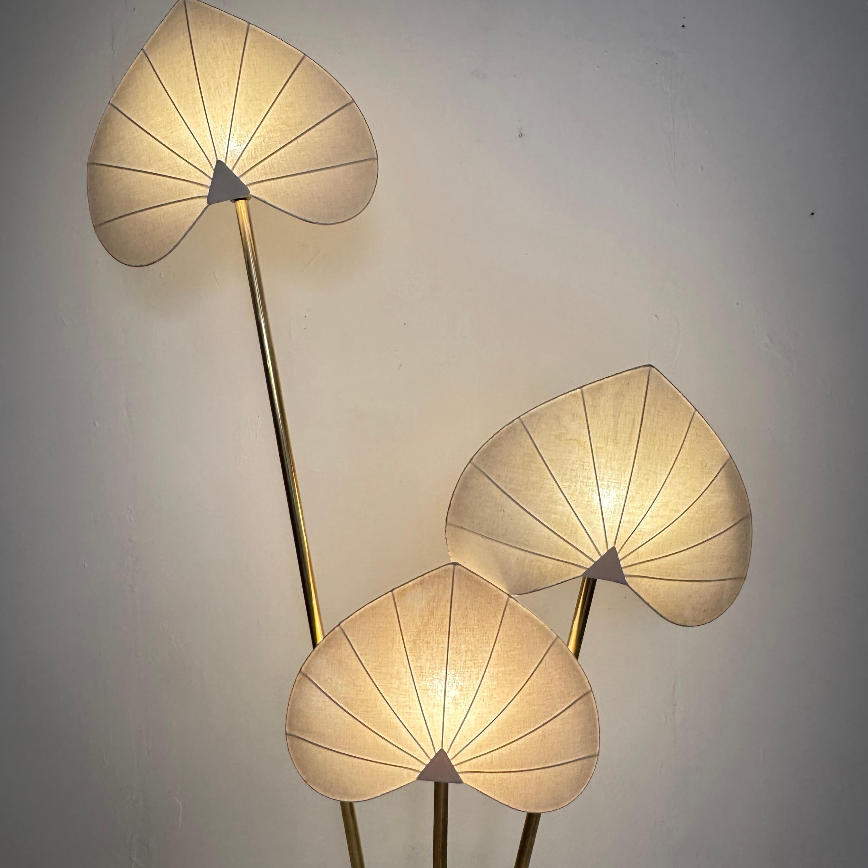 Italienische Blumen-Stehlampe aus Messing und Marmor von Antonio Pavia aus der Mitte des Jahrhunderts, 1970 im Zustand „Gut“ im Angebot in Berlin, DE