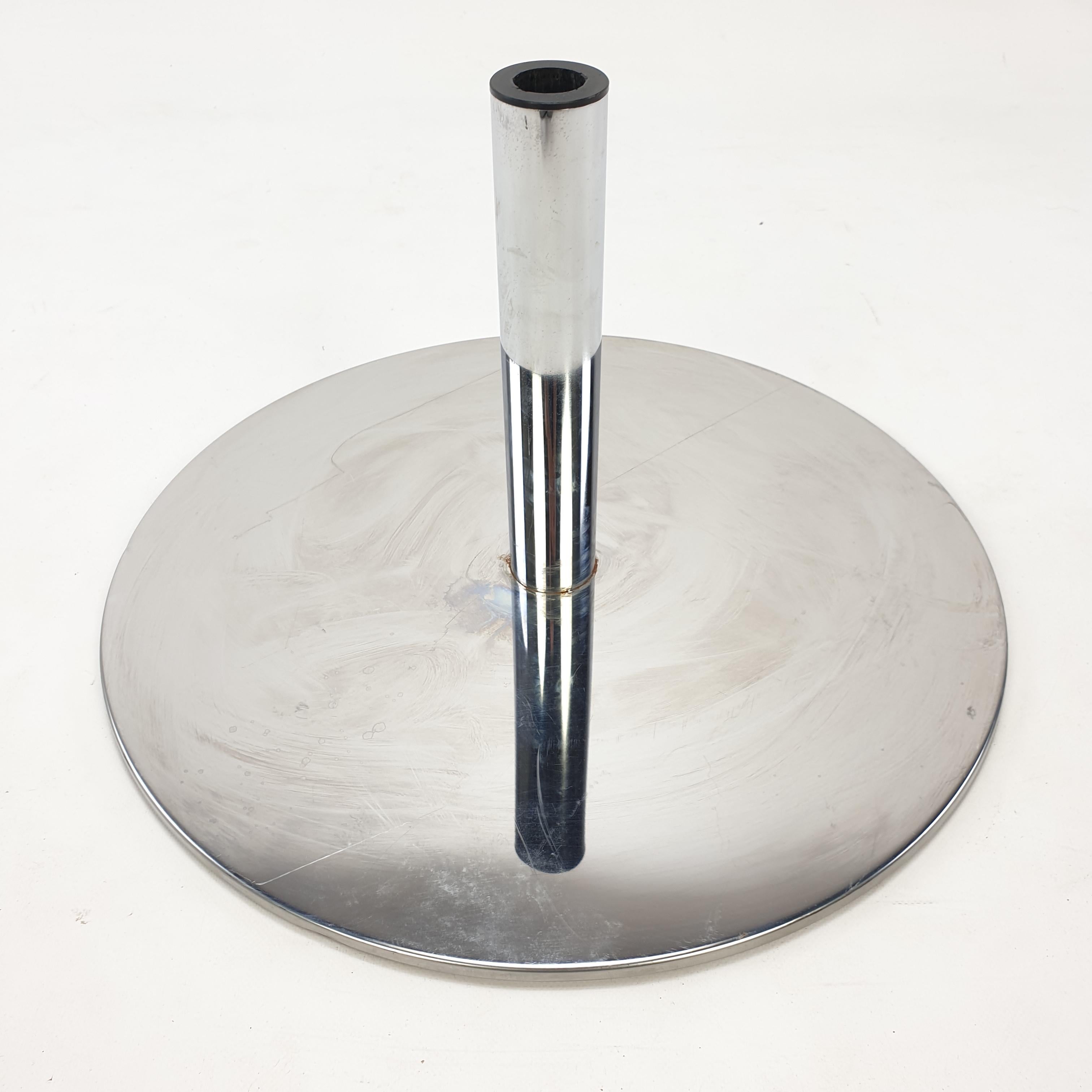 Italienischer Blumentisch aus Chrom und Glas aus der Mitte des Jahrhunderts, 1980er Jahre im Angebot 10