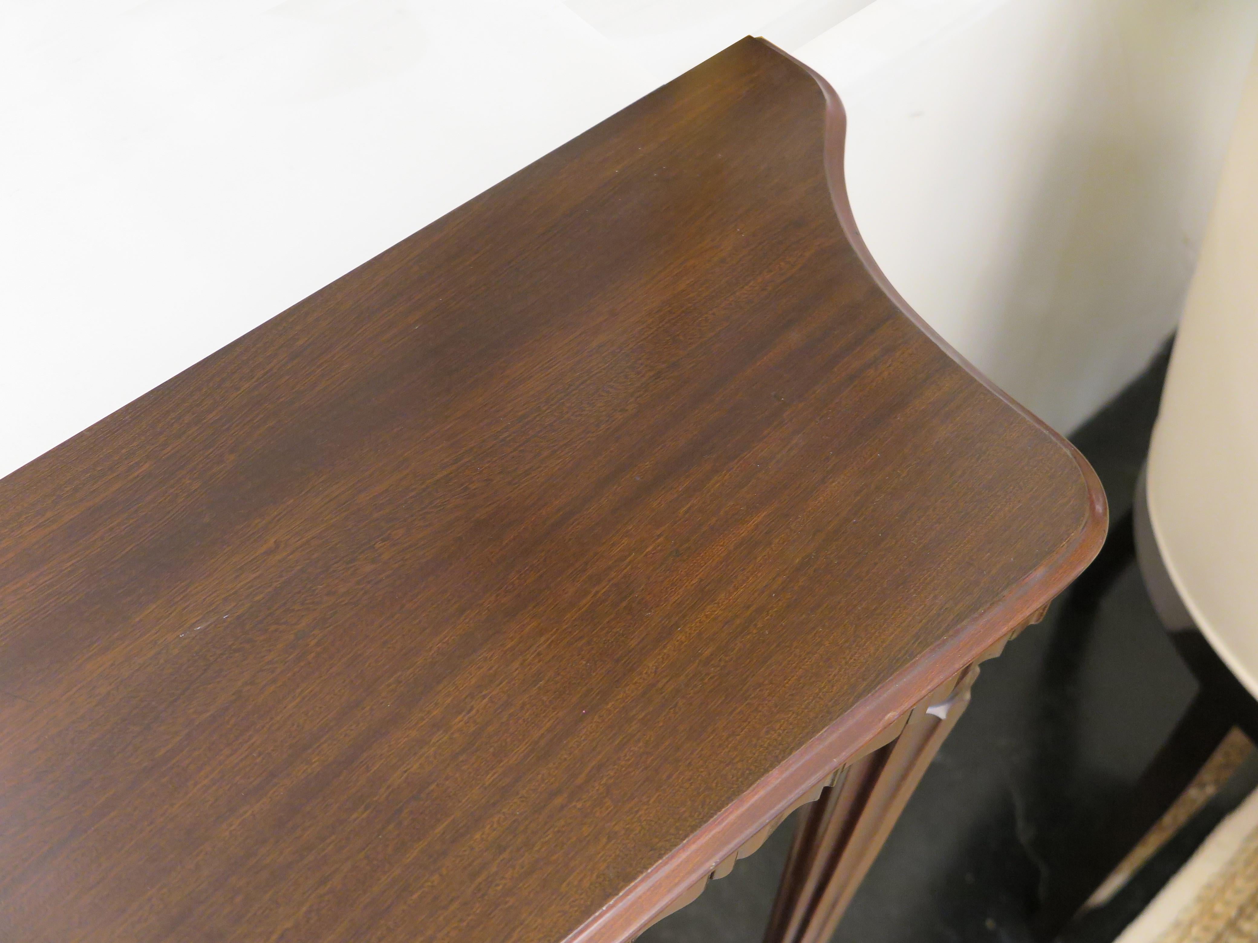 Mid-Century Italian Fluted Console in Mahogany In Good Condition For Sale In Los Angeles, CA