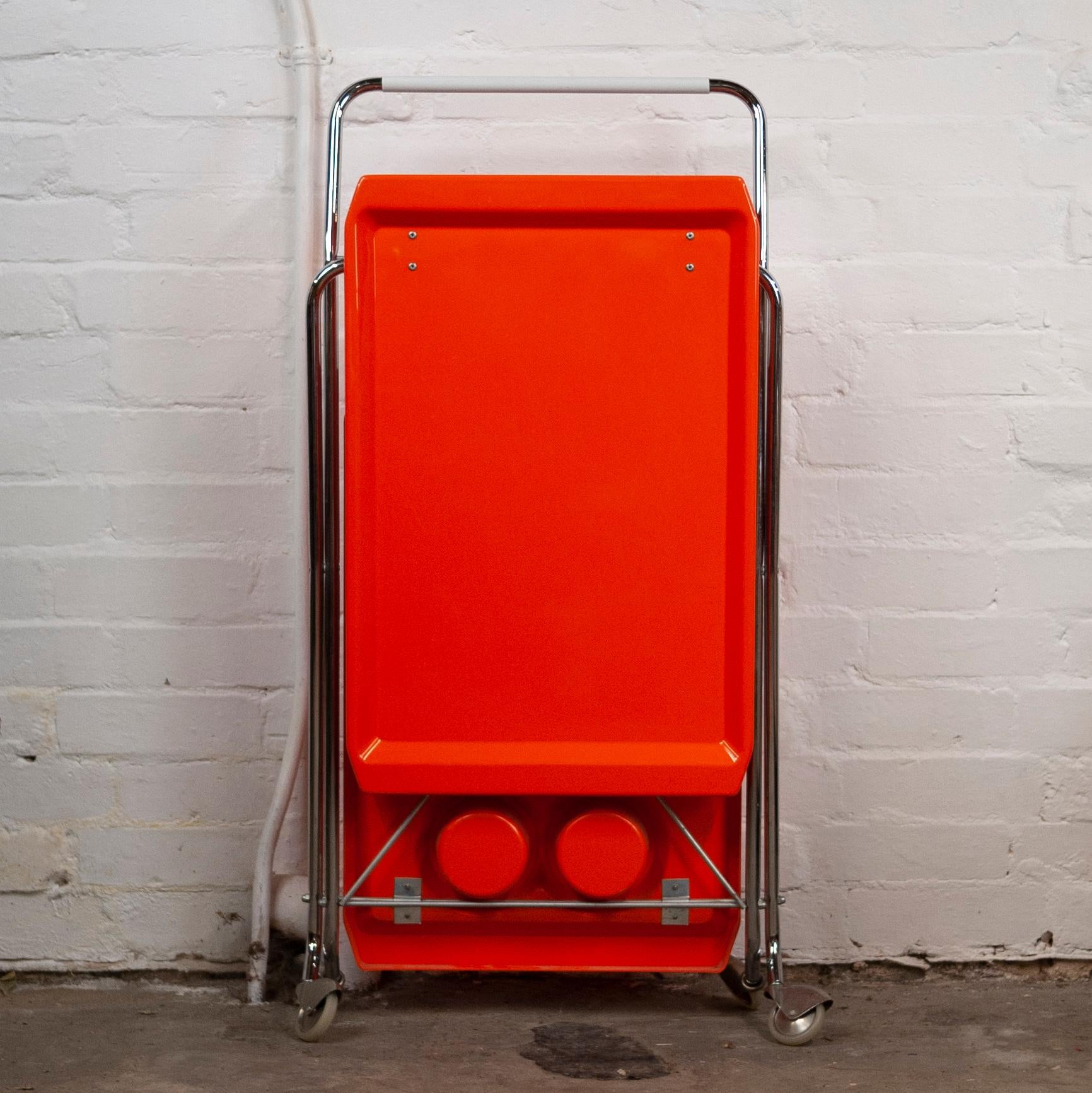 Mid-Century Italian Foldable Orange Plastic and Chromed Metal Bar Cart, 1960s For Sale 4