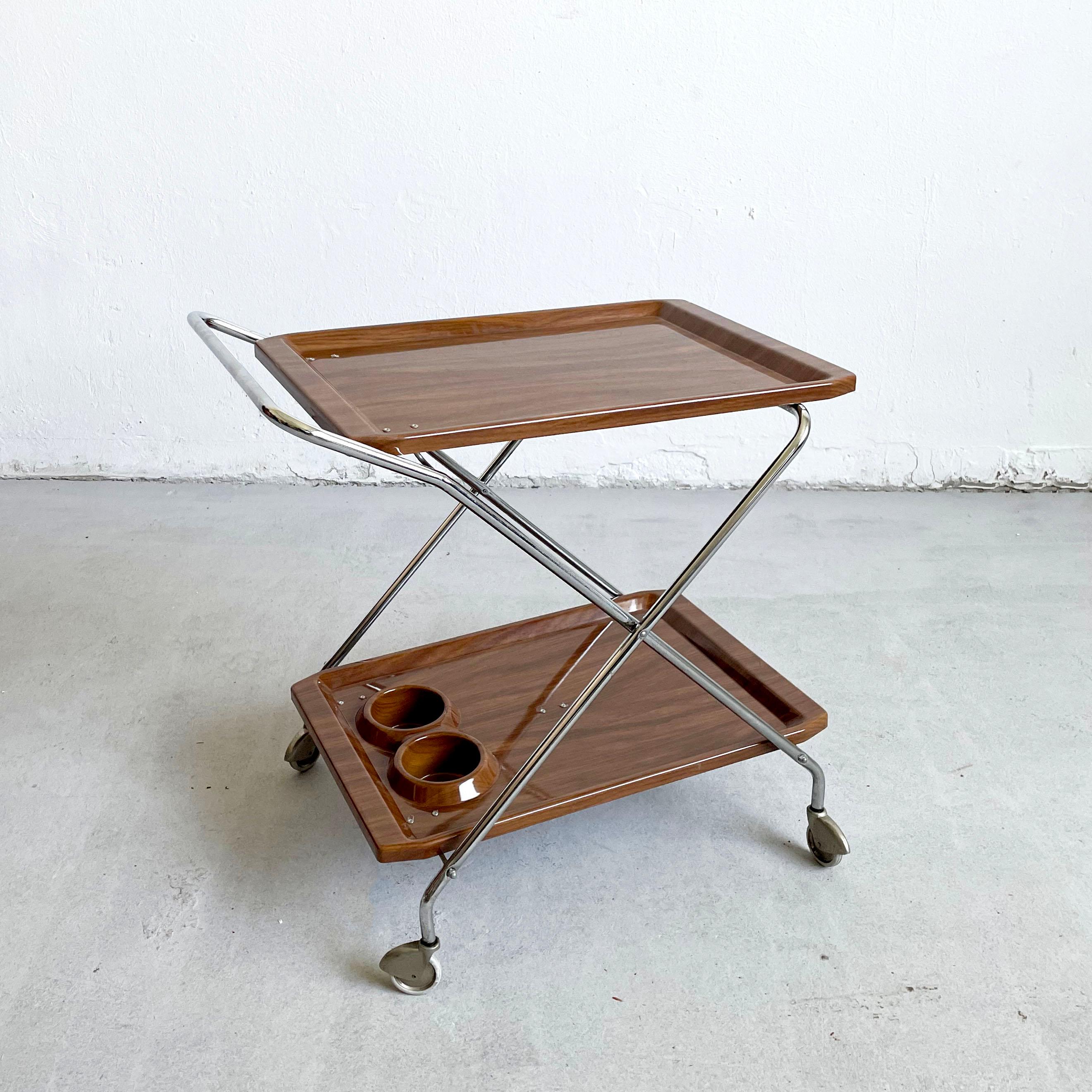 Midcentury Italian Folding Plastic and Chromed Metal Bar Cart, c 1960s For Sale 4