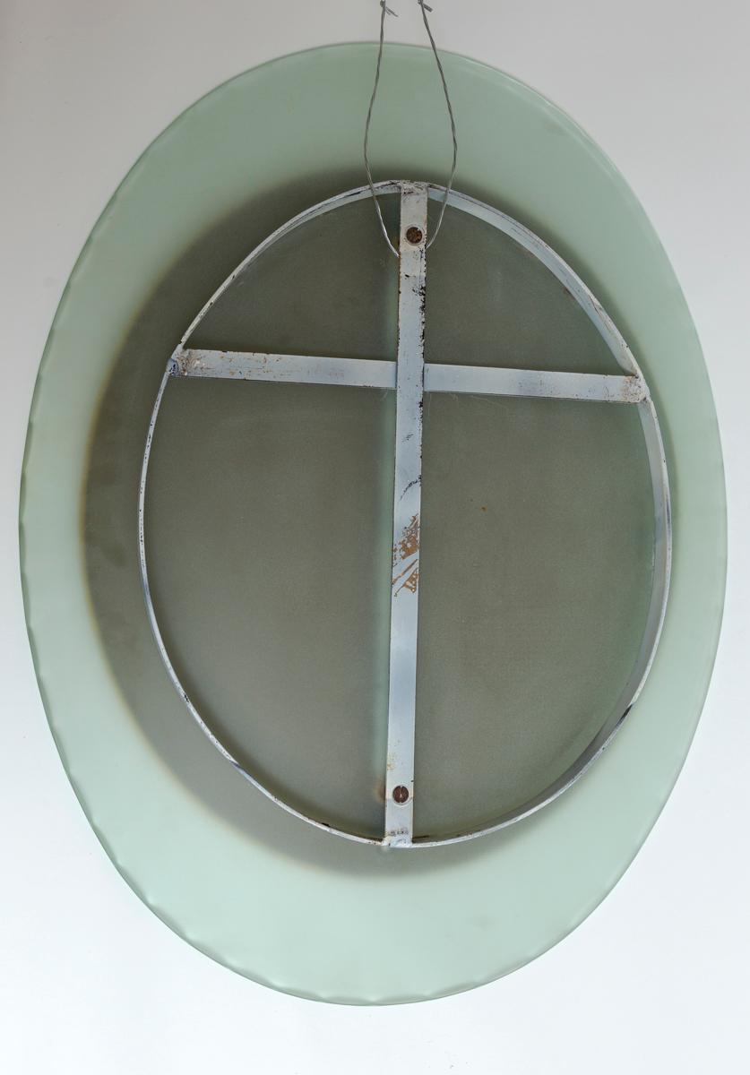 Miroir ovale incurvé de style Fontana italien du milieu du siècle dernier en vente 1